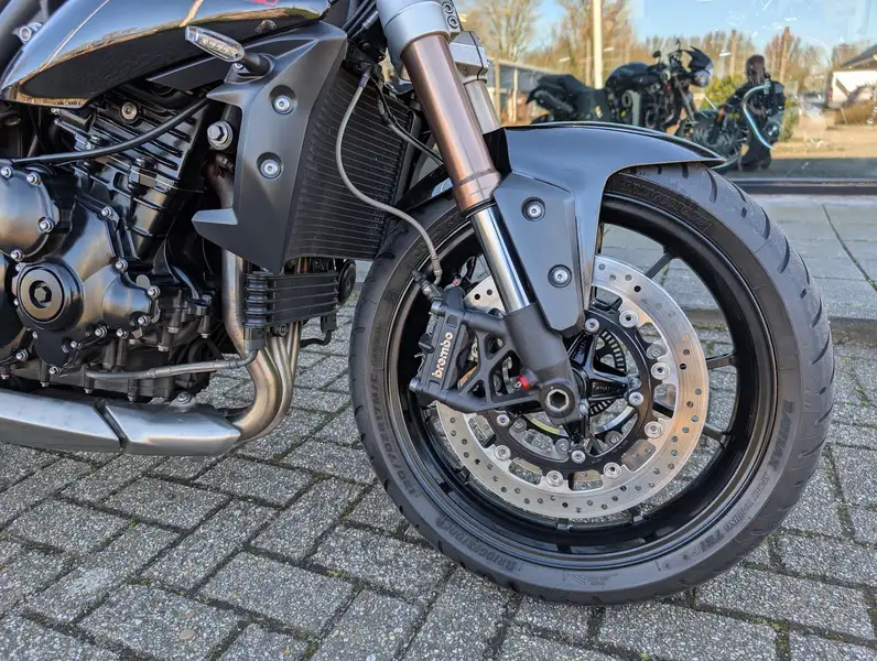 Triumph Speed Triple 1050 - foto 7