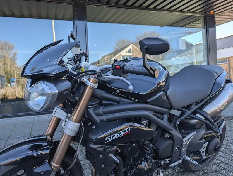 Triumph Speed Triple 1050 - foto 4