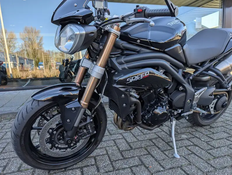 Triumph Speed Triple 1050 - foto 3