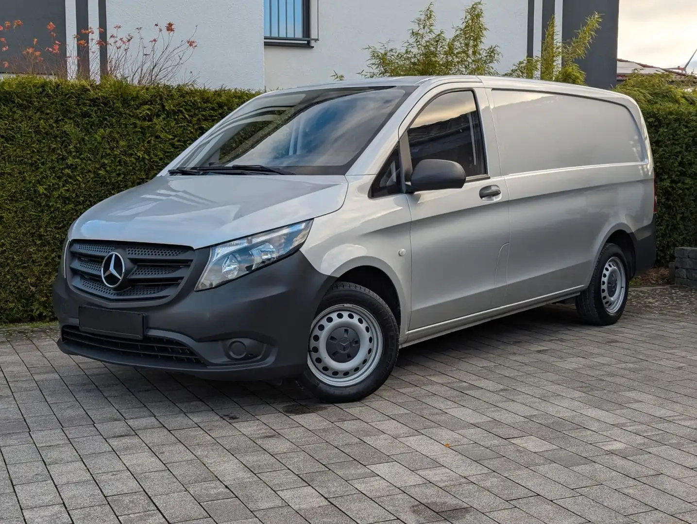 Mercedes-Benz Vito Kasten 111 CDI LANG *1.Hd, Regale, Standhz* Silber - 1