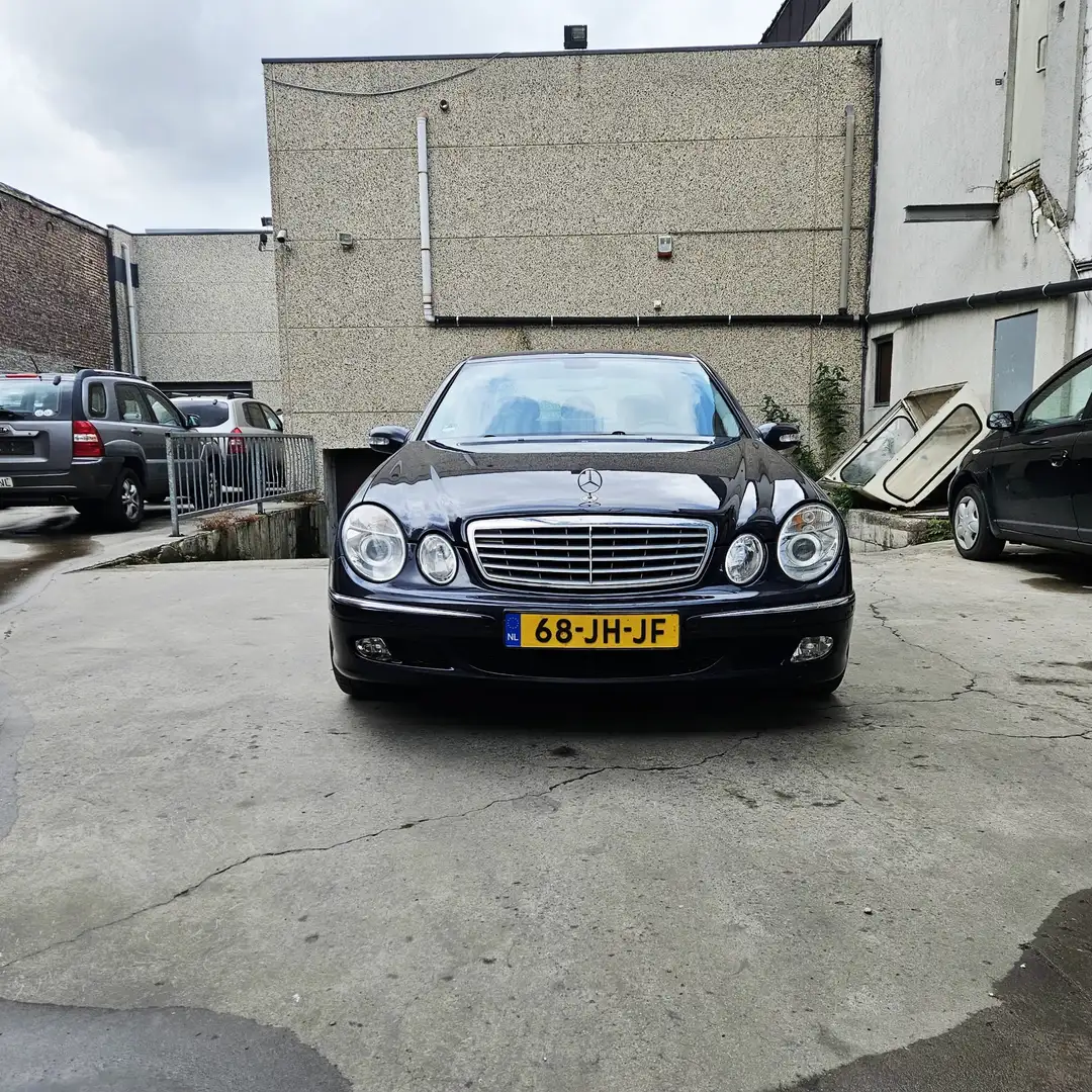 Mercedes-Benz E 240 Elegance.    Voiture Hollandaise Blau - 2