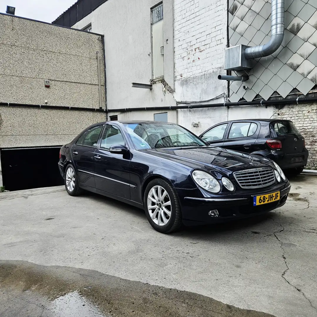 Mercedes-Benz E 240 Elegance.    Voiture Hollandaise Blau - 1