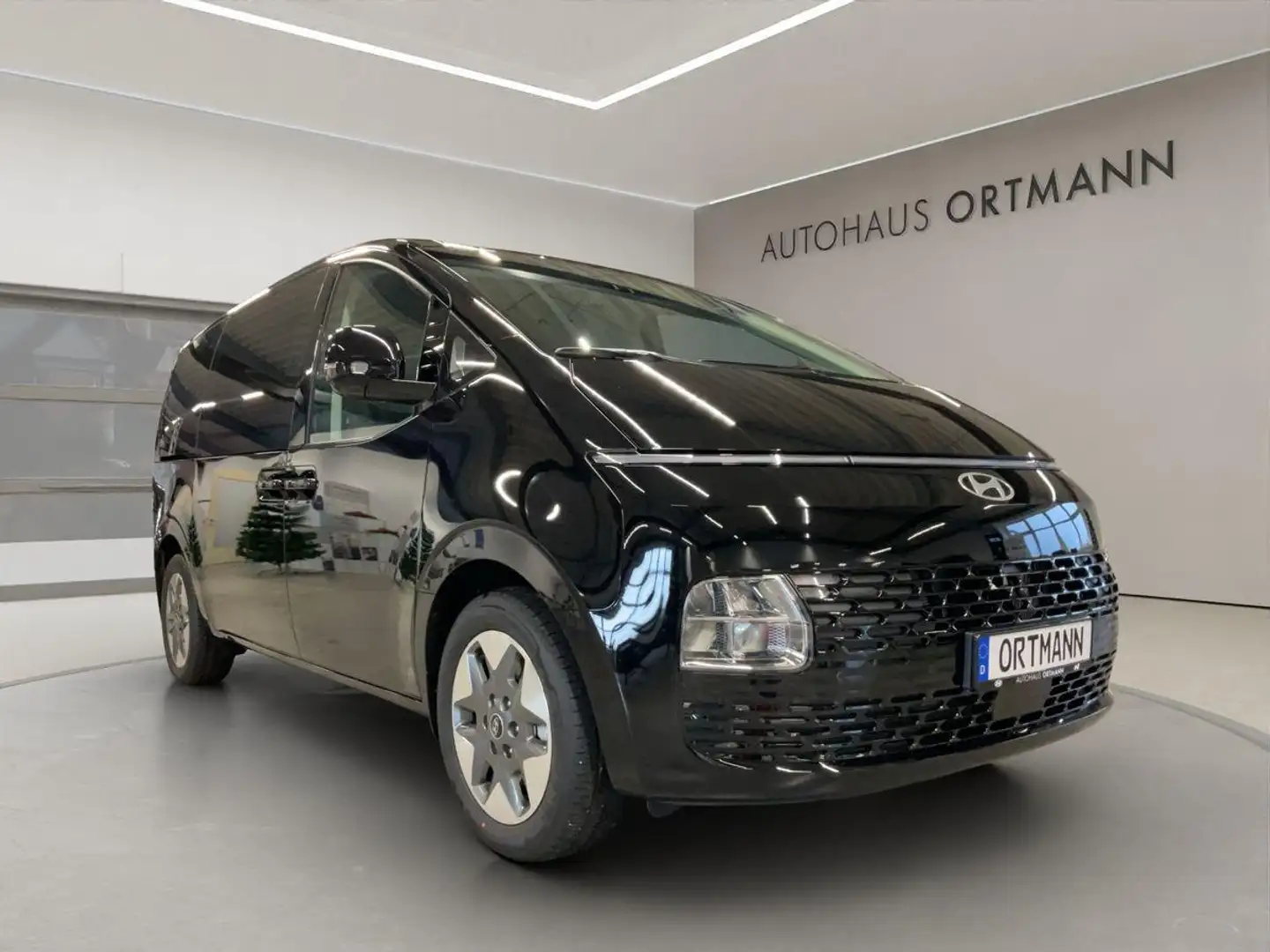 Hyundai STARIA 9-Sitzer 1.6 Hybrid "Trend" 2WD Automatik Schwarz - 1