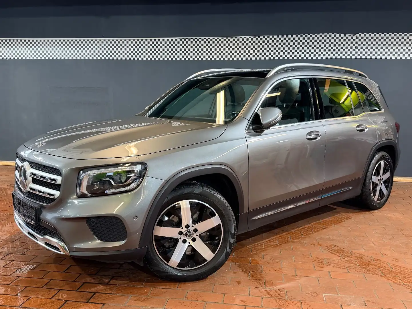 Mercedes-Benz GLB 220 Pano Memory el. Ahk Keyless Kamera Acc Gris - 2