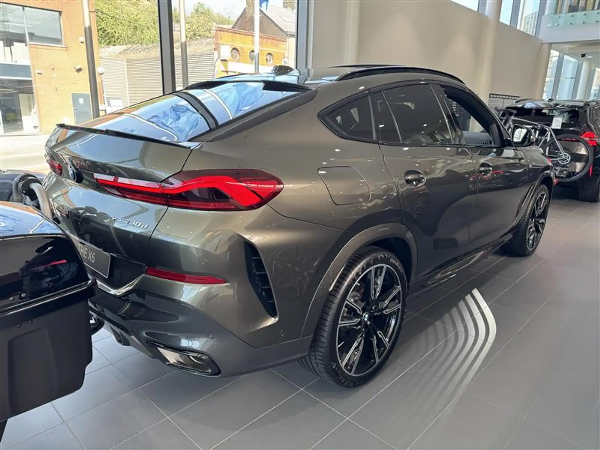 BMW X6 M60i 2026 건메탈 사진 3