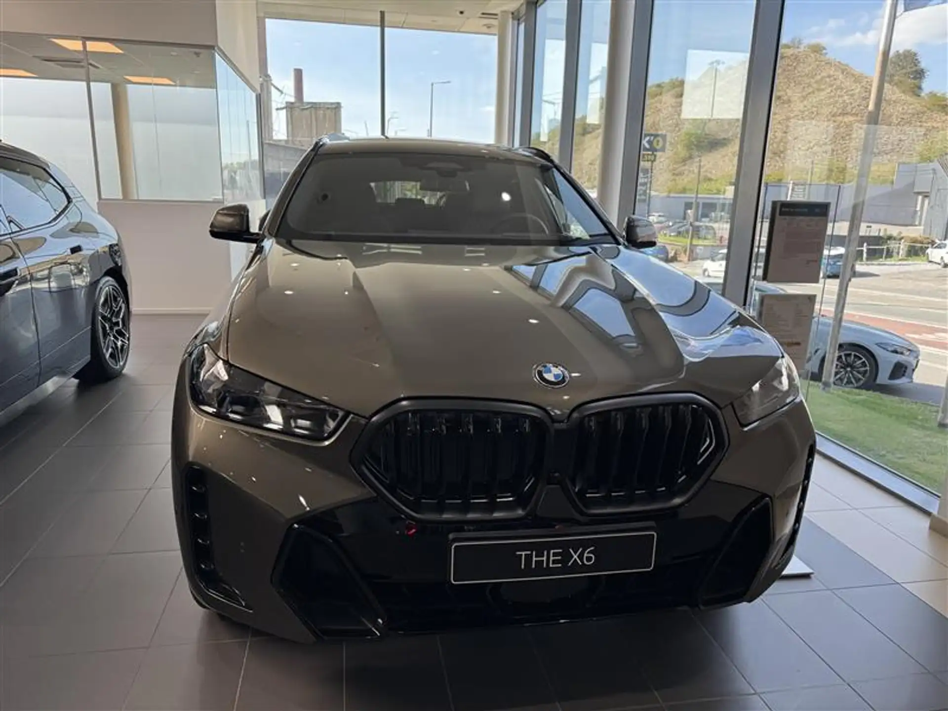 BMW X6 M60i 2026 건메탈 사진 2