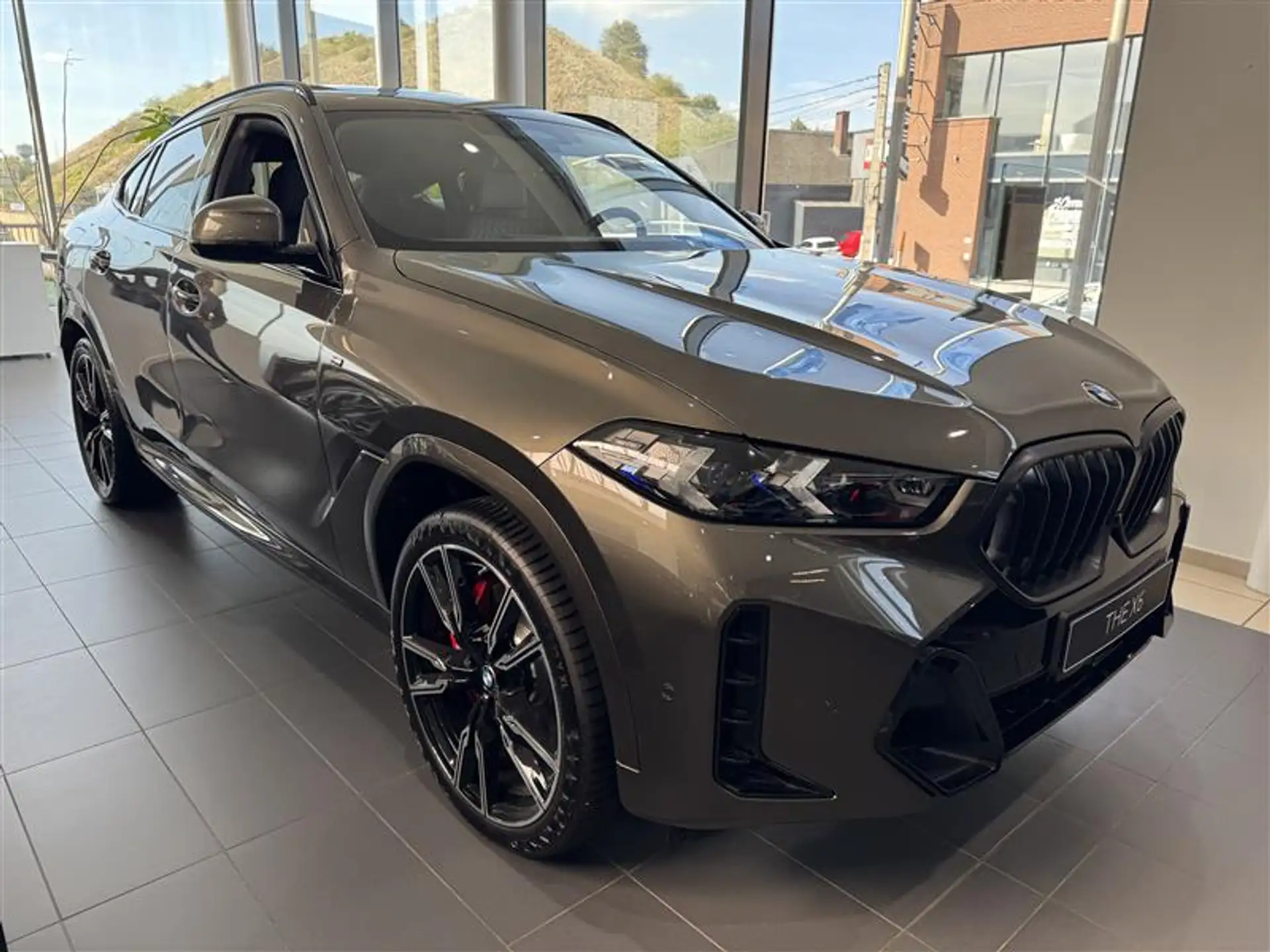 BMW X6 M60i 2026 건메탈 사진 1