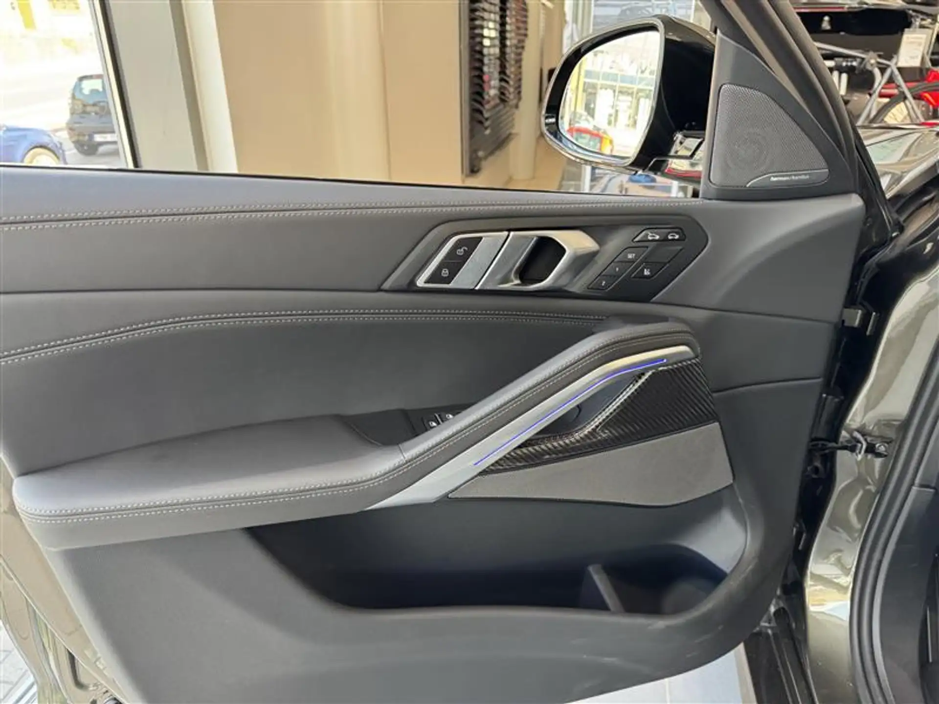 BMW X6 M60i 2026 건메탈 사진 7