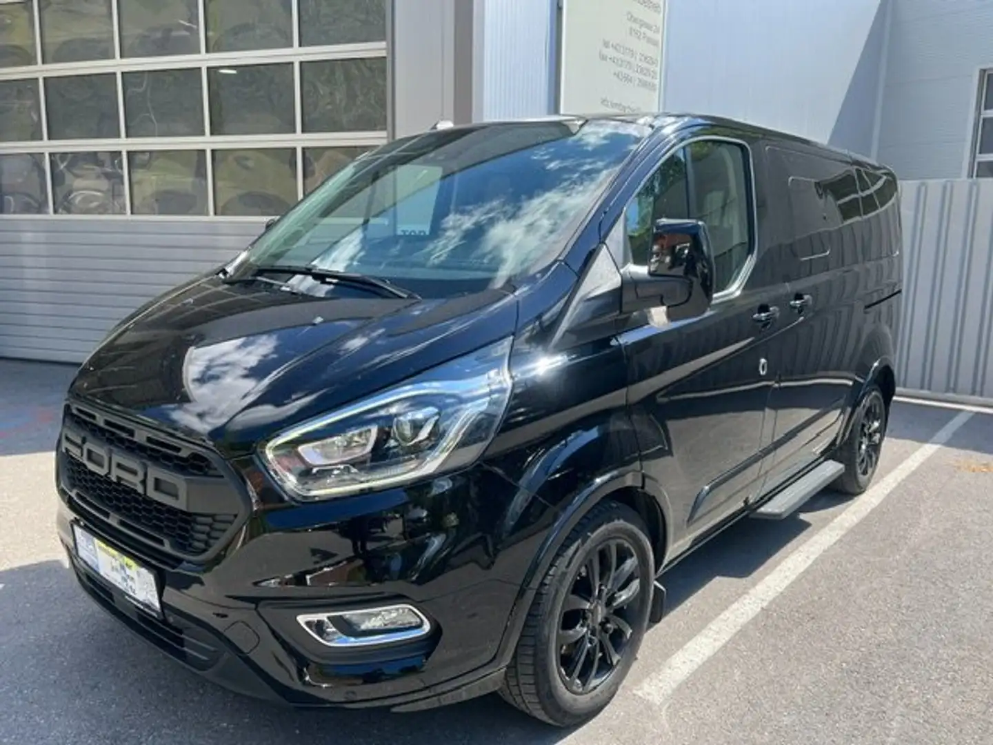 Ford Tourneo Custom 320 L1 Tourneo Titanium Schwarz - 1