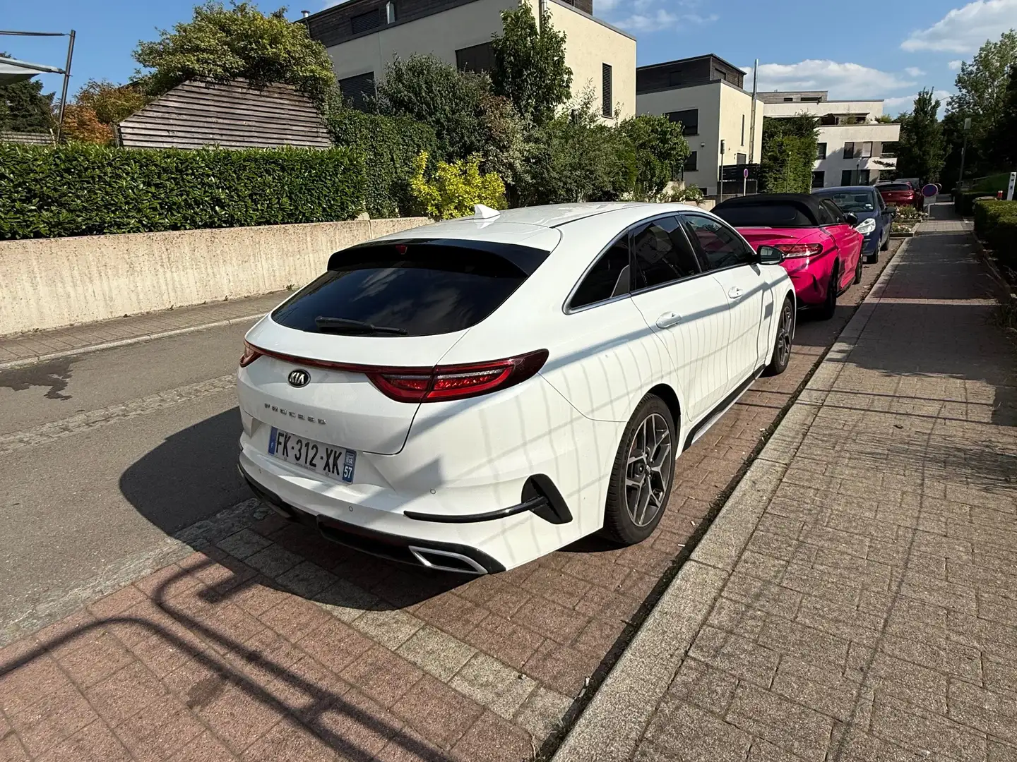 Kia ProCeed / pro_cee'd PROCEED 1.4 T-GDI 140 ch ISG DCT7 GT Line Business Blanc - 2