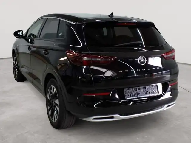 Opel Grandland view 5