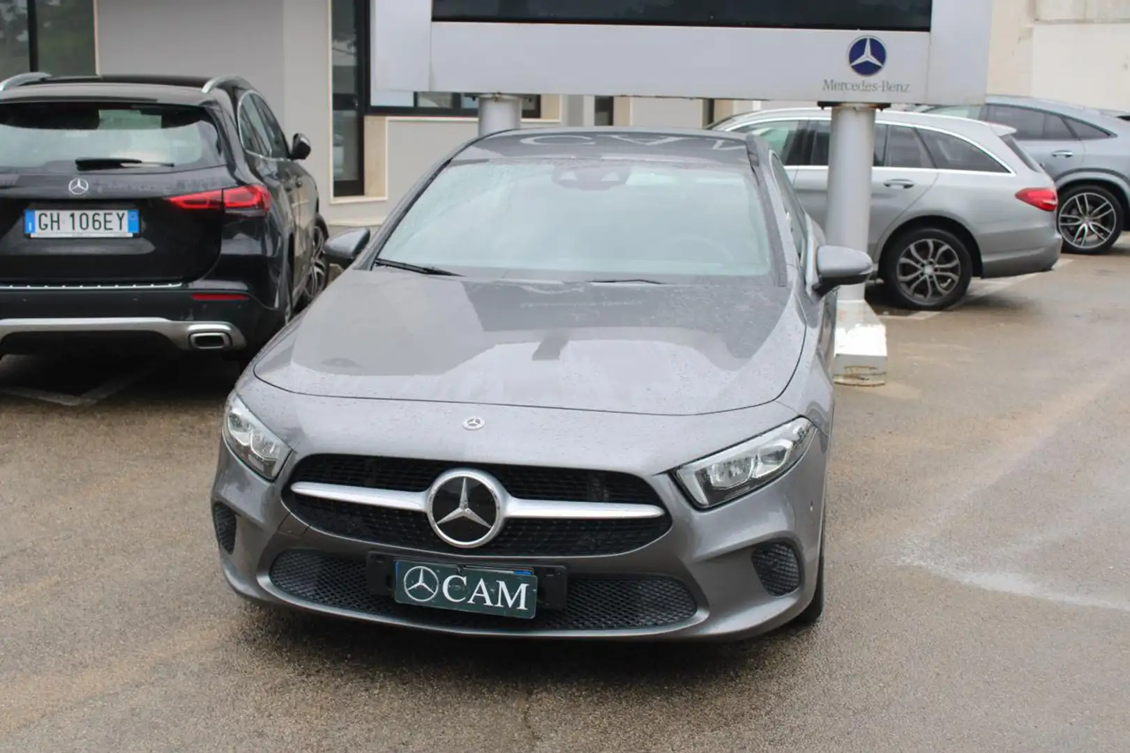 Mercedes-Benz A 180 d Automatic Sport Gris - 1