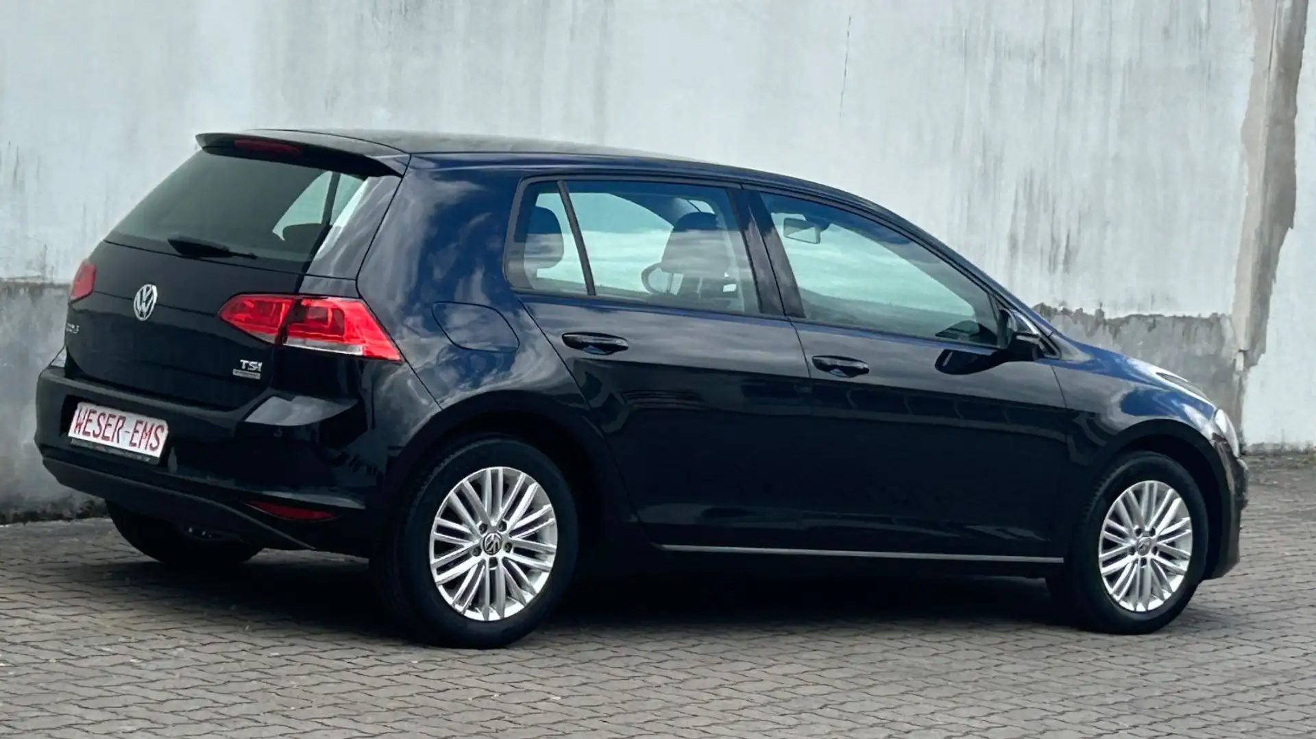 Volkswagen Golf VII 1,2 TSi Trendline BMT SHZ Klima eFH ALU Zwart - 2
