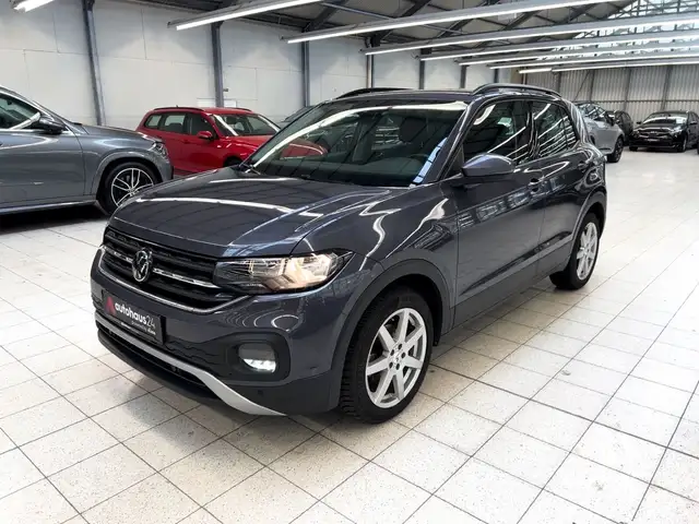 Volkswagen T-Cross view 3