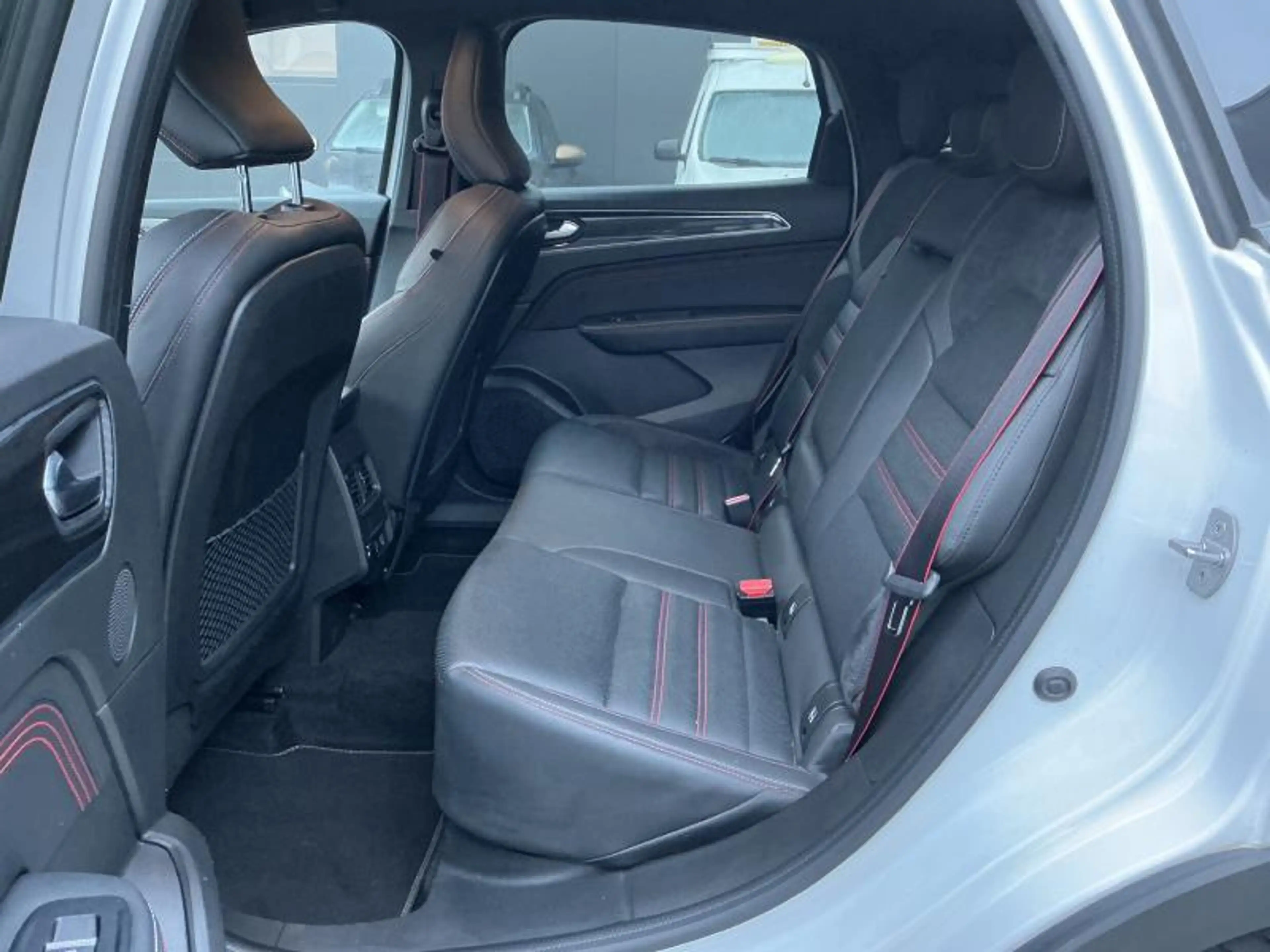 Renault Arkana E-TECH RS LINE — photo 15