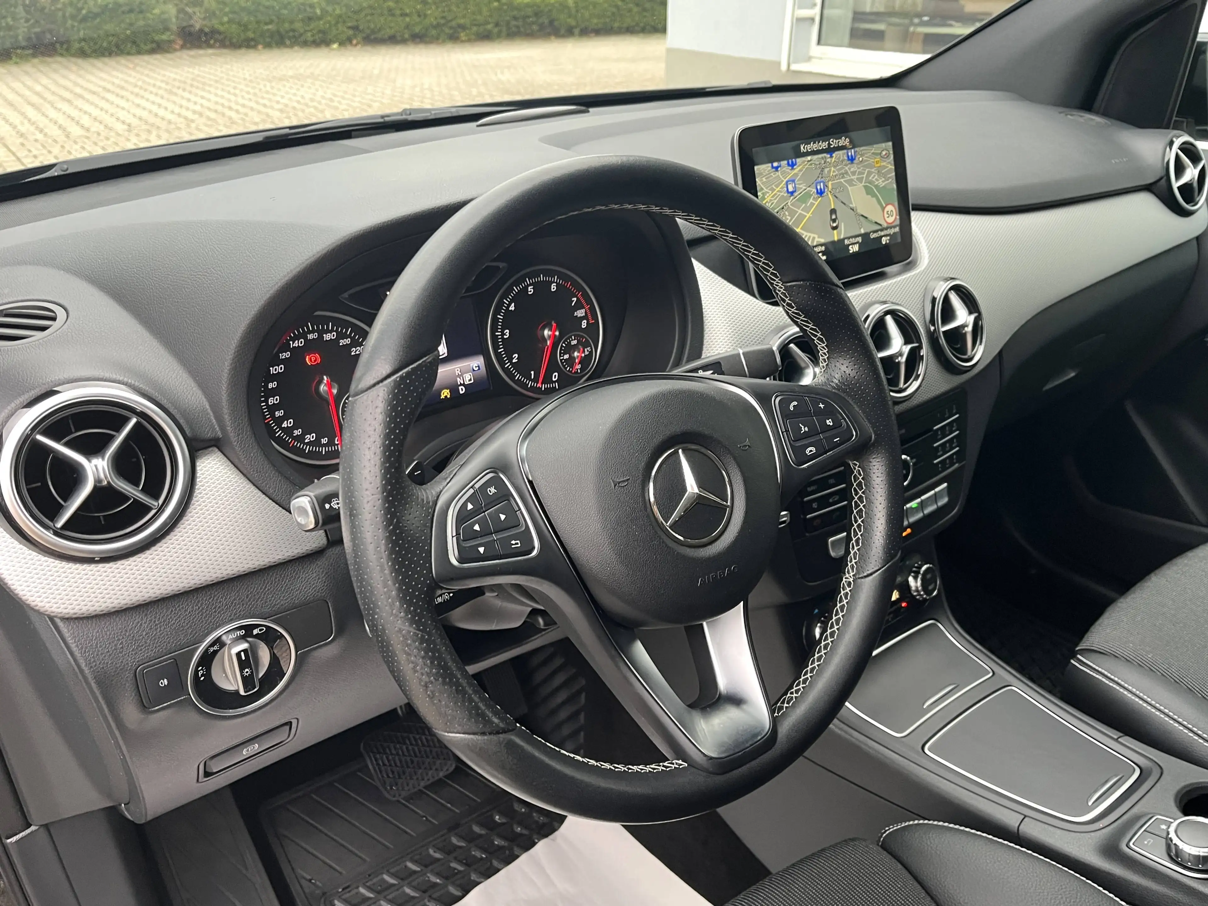 Mercedes-Benz B 200 Urban *LED*Navi*AHK*Kamera* — photo 10