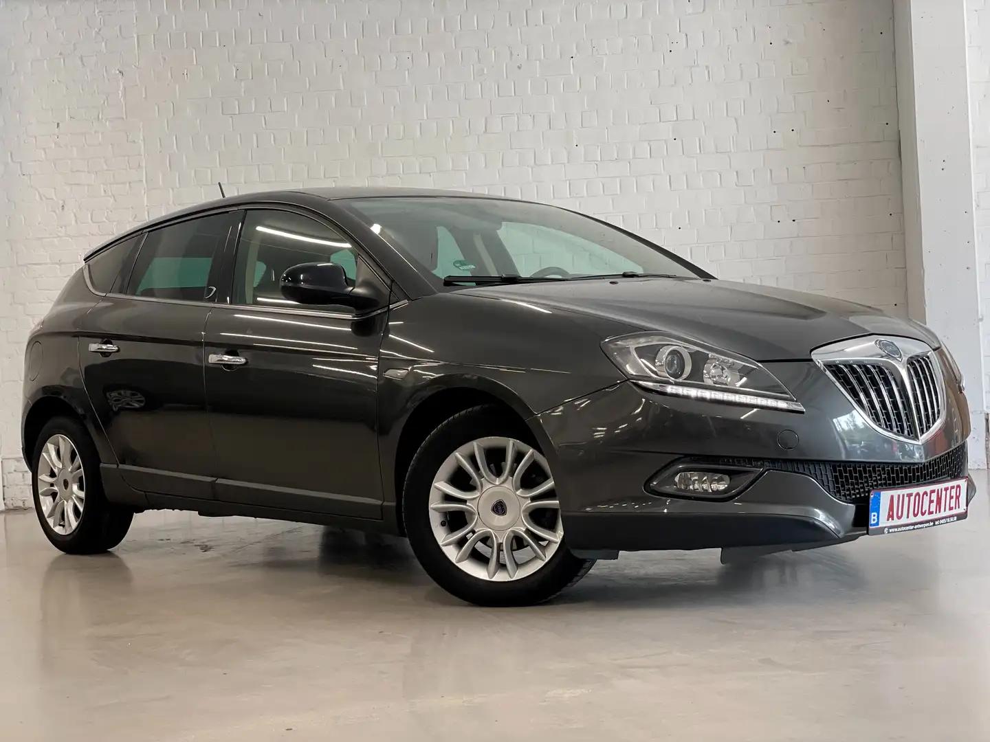 Lancia Delta 1.6 Diesel Euro 5 2009 Gris - 1