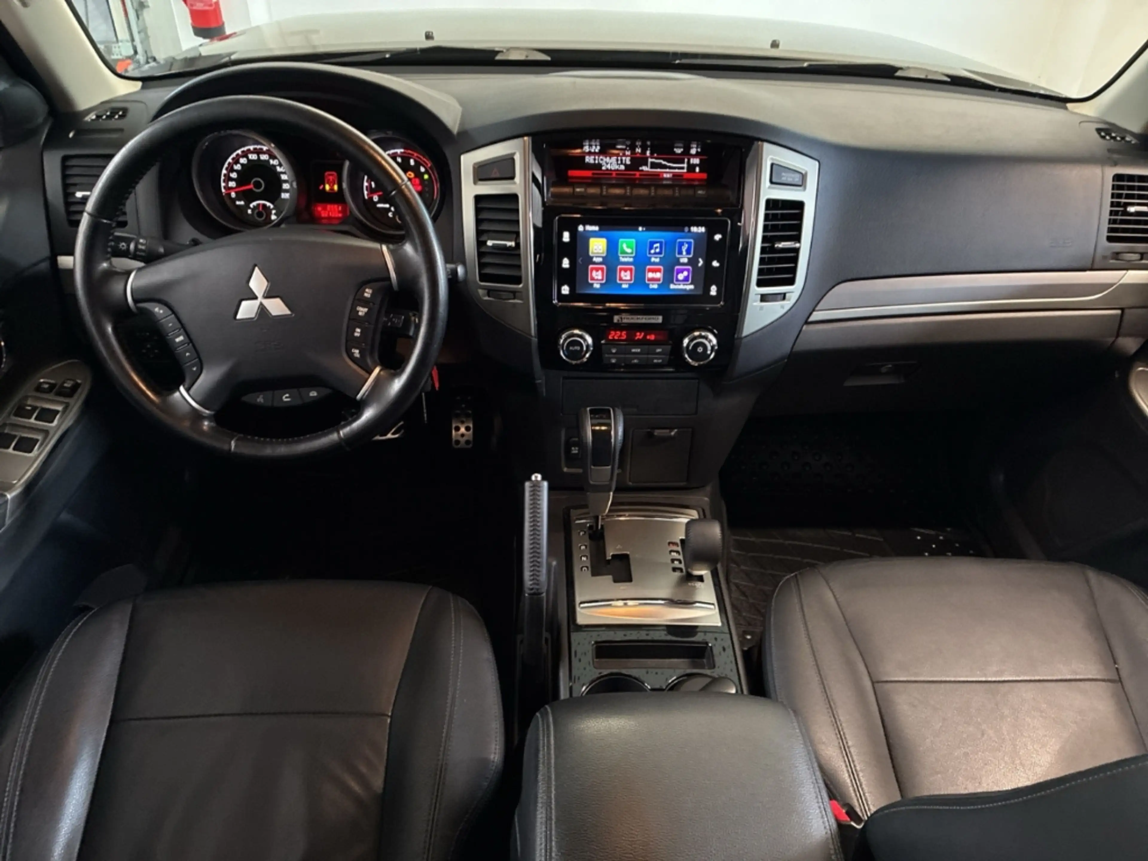 Mitsubishi Pajero 3.2 DI-D Edition 100 Rockford AHK eSitze Shz Kamer — photo 7