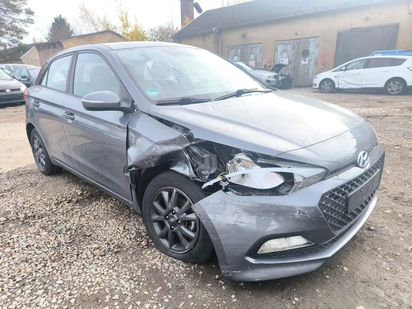 Hyundai i20 YES! 1.2 16V Airbags Ok Motor läuft - 1