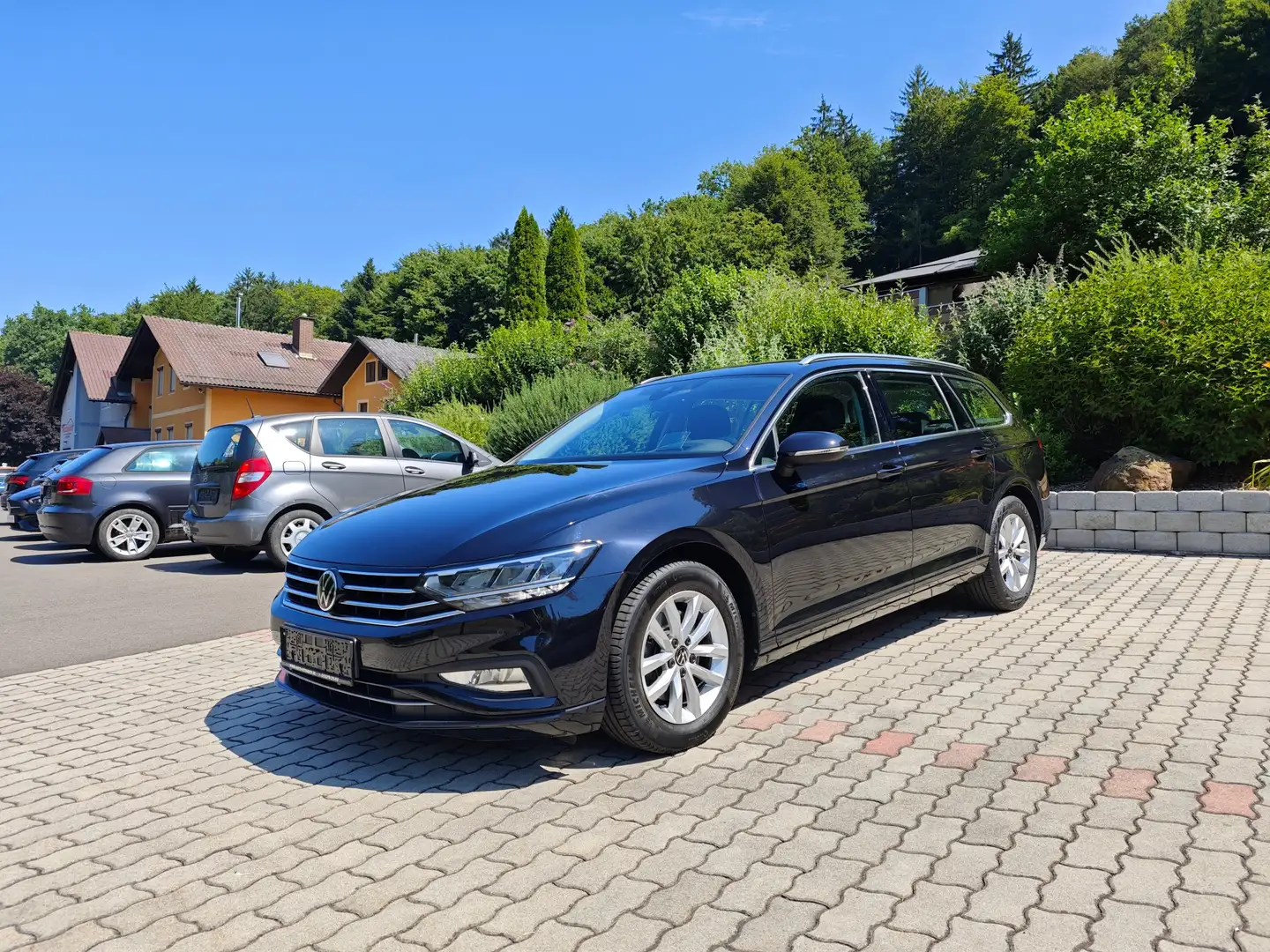 Volkswagen Passat Variant Business 2,0 SCR TDI DSG*Navi*AHK*ACC* Schwarz - 2
