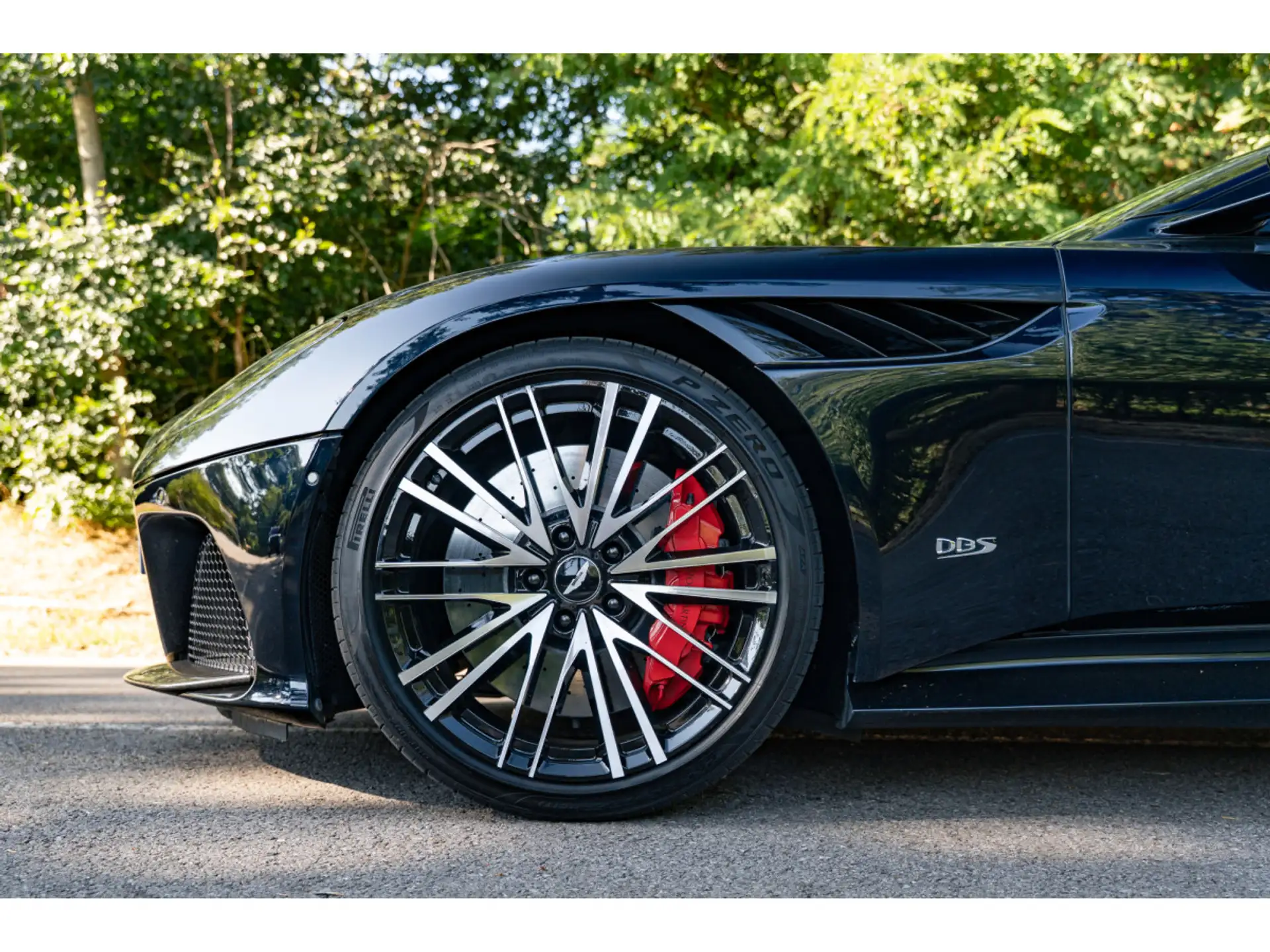애스턴마틴 DBS Coupe 2019 블랙 사진 5