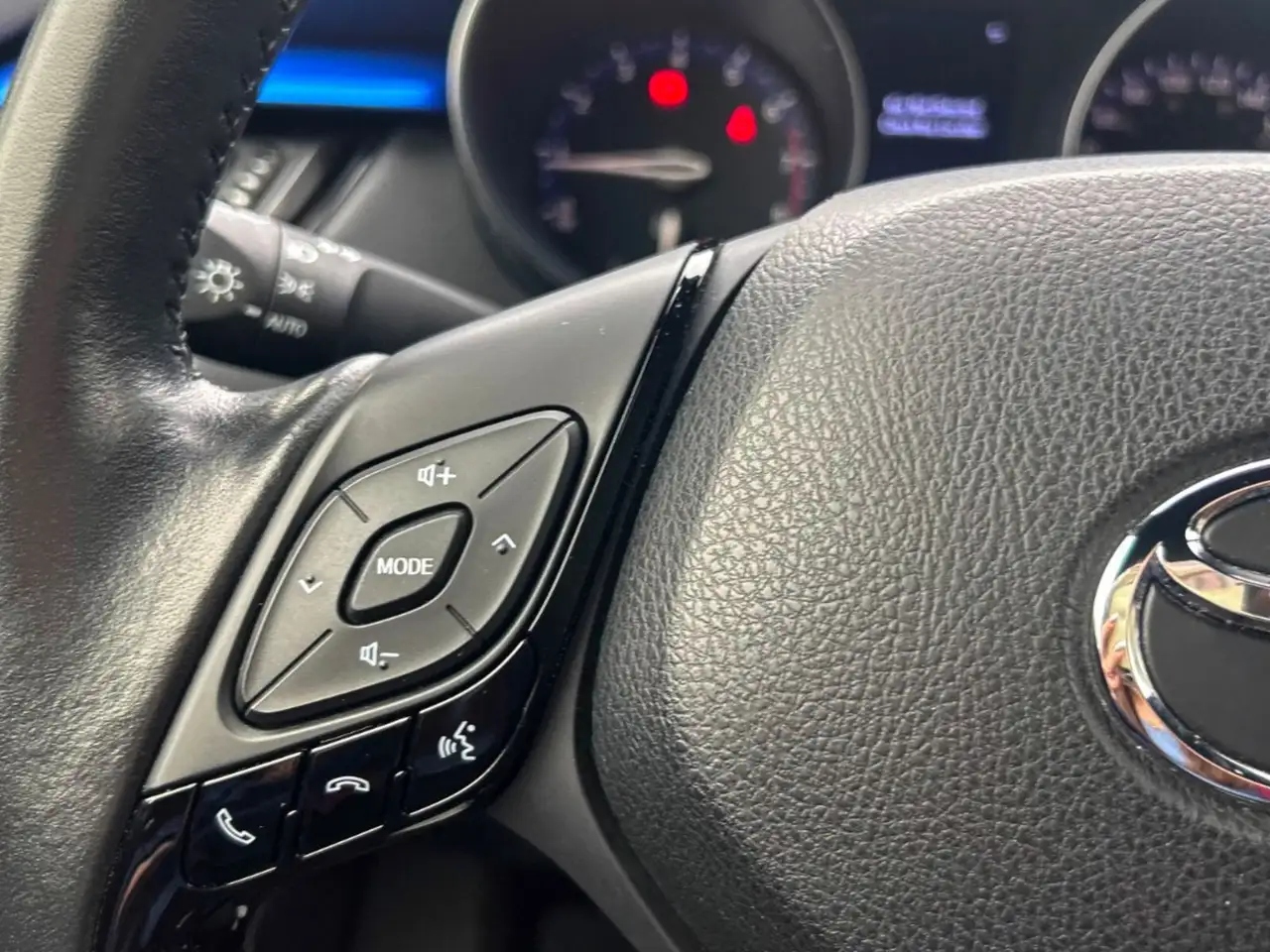 Toyota C-HR снимка Toyota C-HR