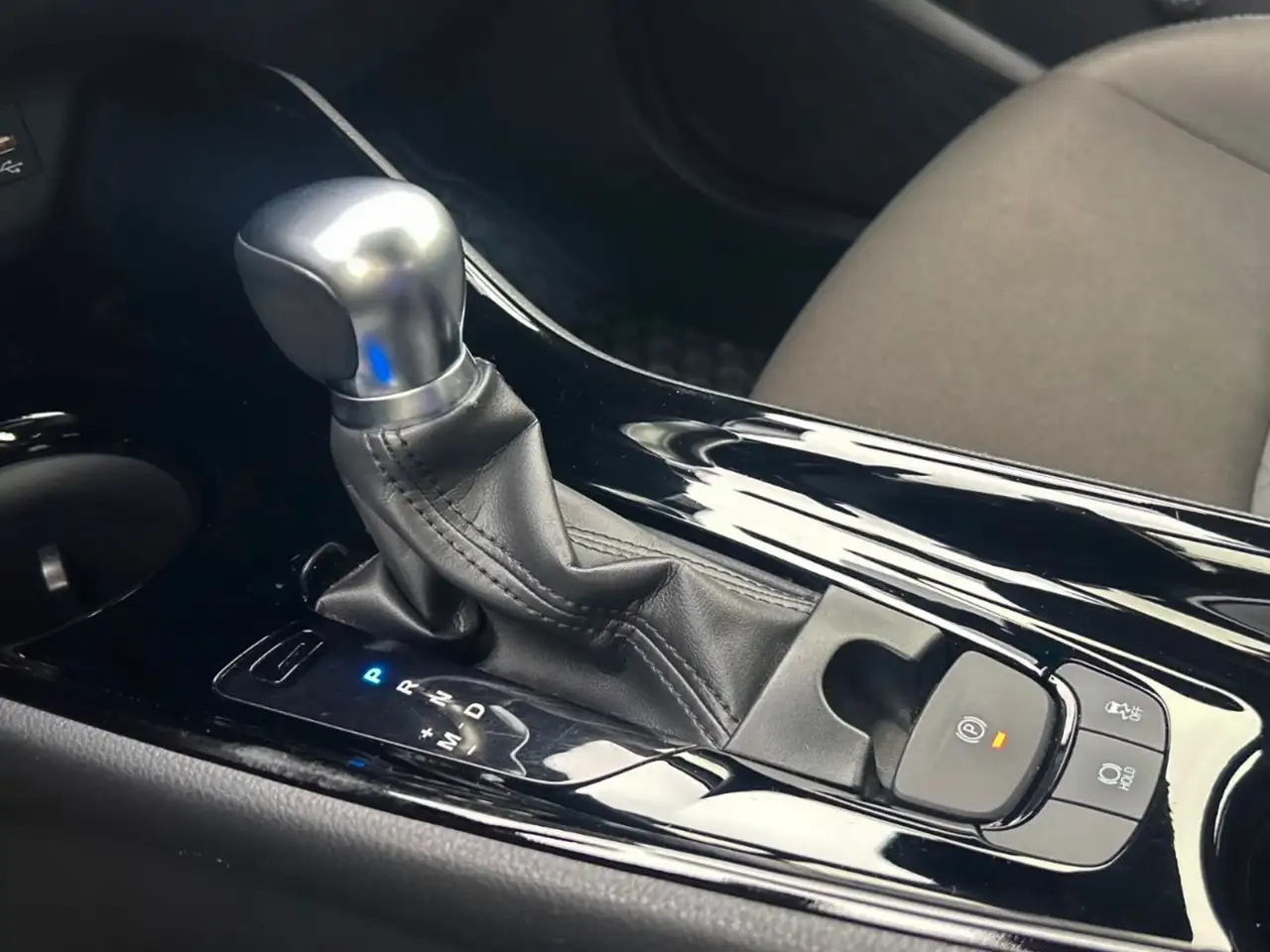Toyota C-HR снимка Toyota C-HR
