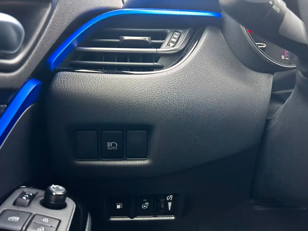 Toyota C-HR снимка Toyota C-HR