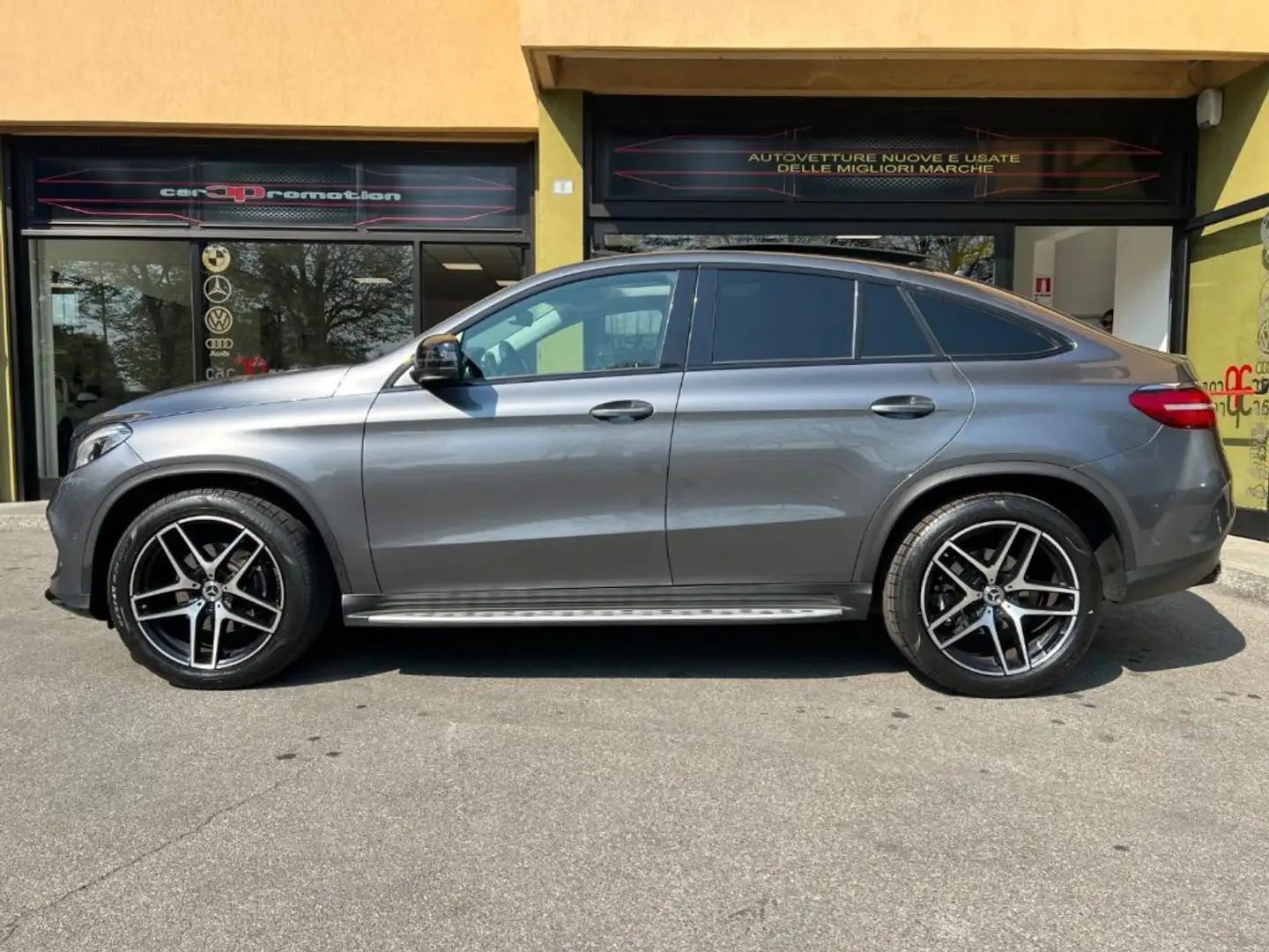 Mercedes-Benz GLE 350 d 4Matic Coupé Premium Šedá - 2