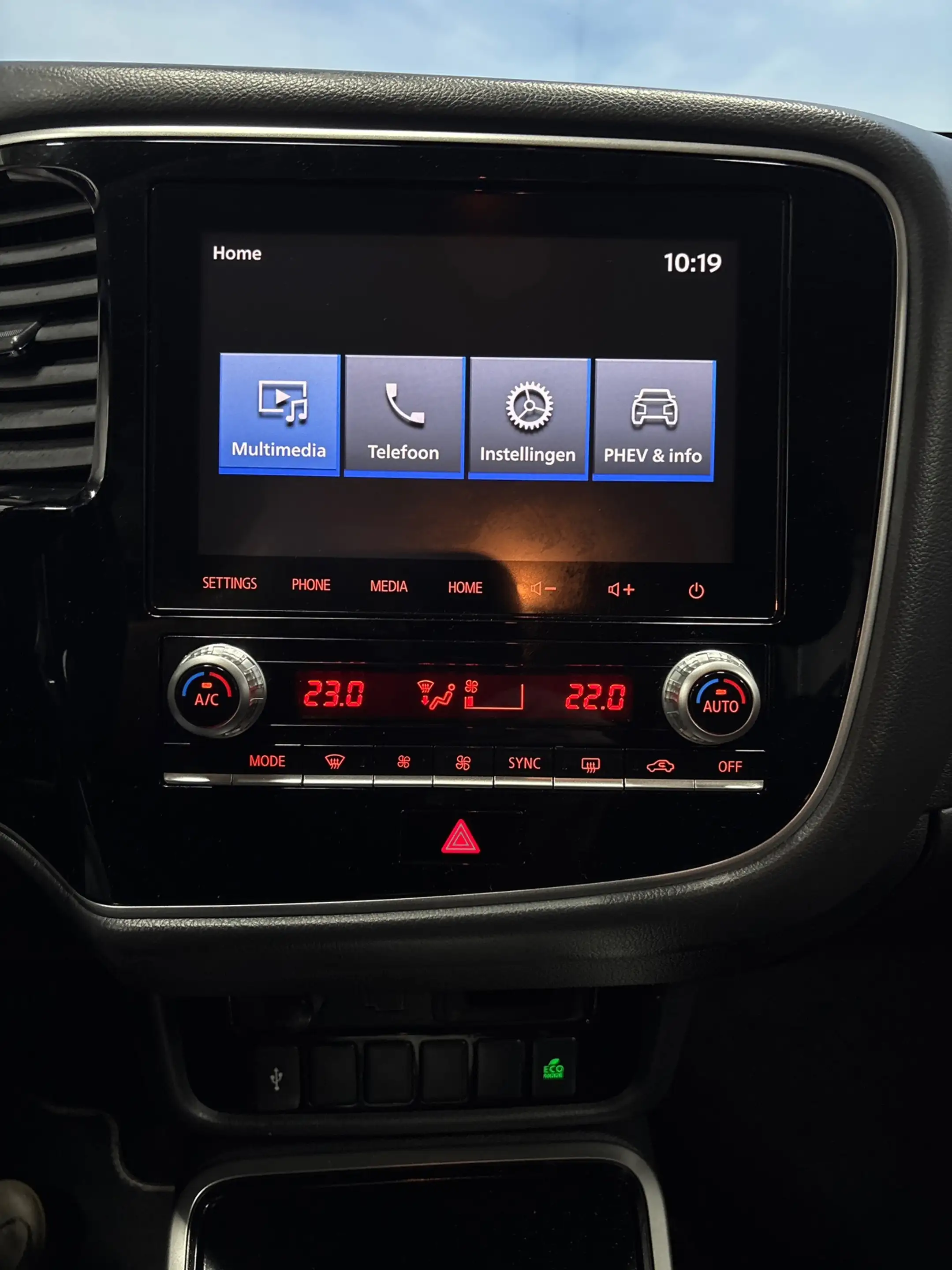 Mitsubishi Outlander 2.4 PHEV Pure Clima | Cruise | Camera | Trekhaak | — photo 19