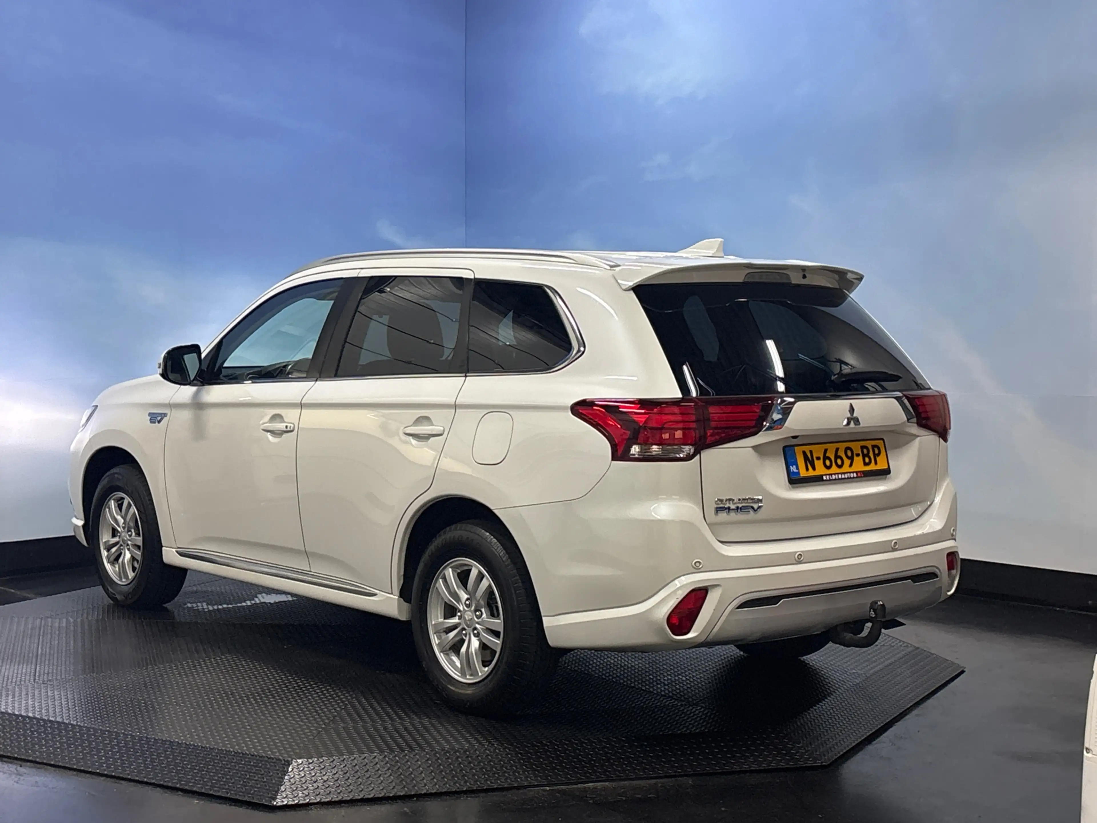 Mitsubishi Outlander 2.4 PHEV Pure Clima | Cruise | Camera | Trekhaak | — photo 3