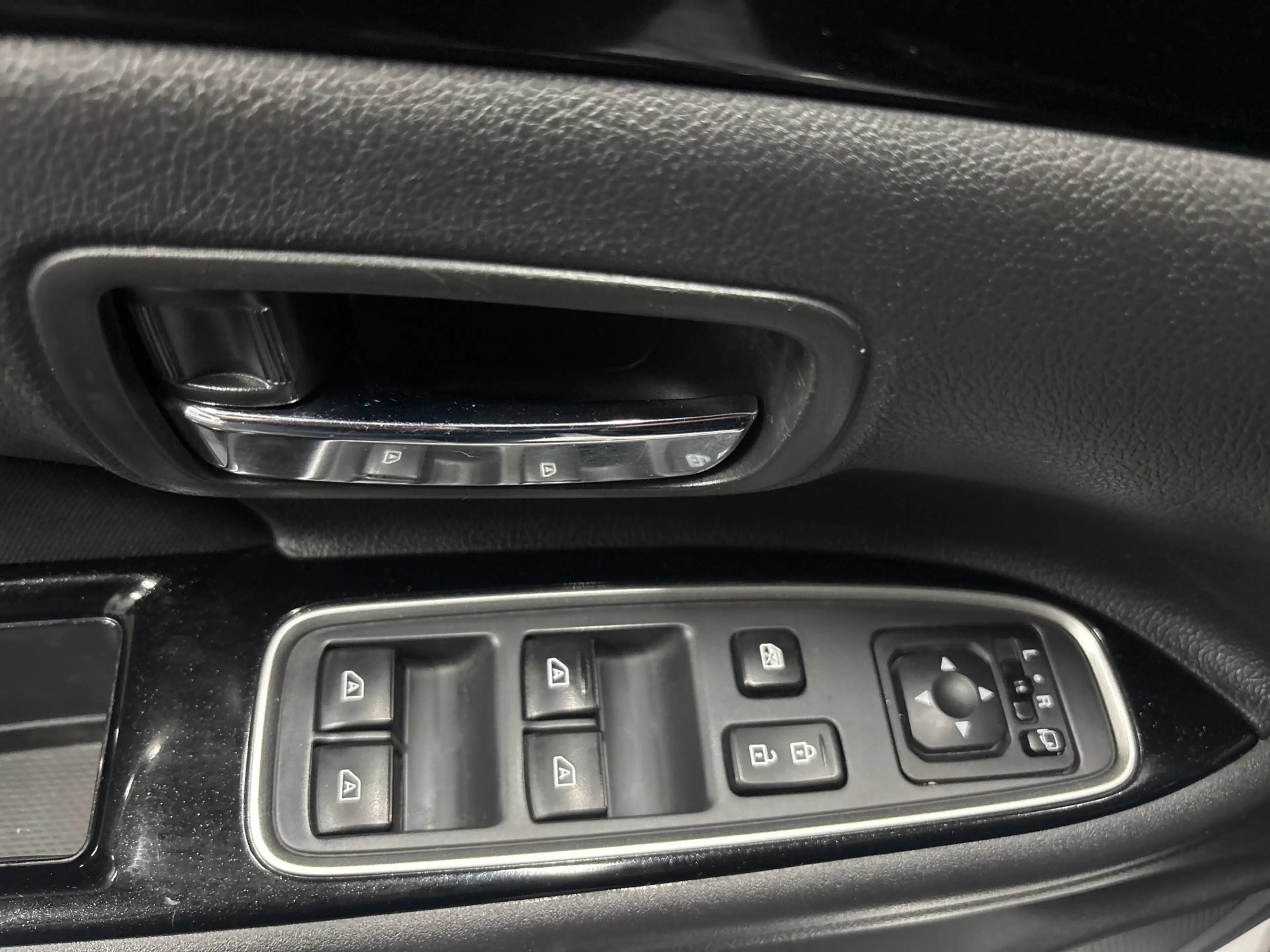 Mitsubishi Outlander 2.4 PHEV Pure Clima | Cruise | Camera | Trekhaak | — photo 11