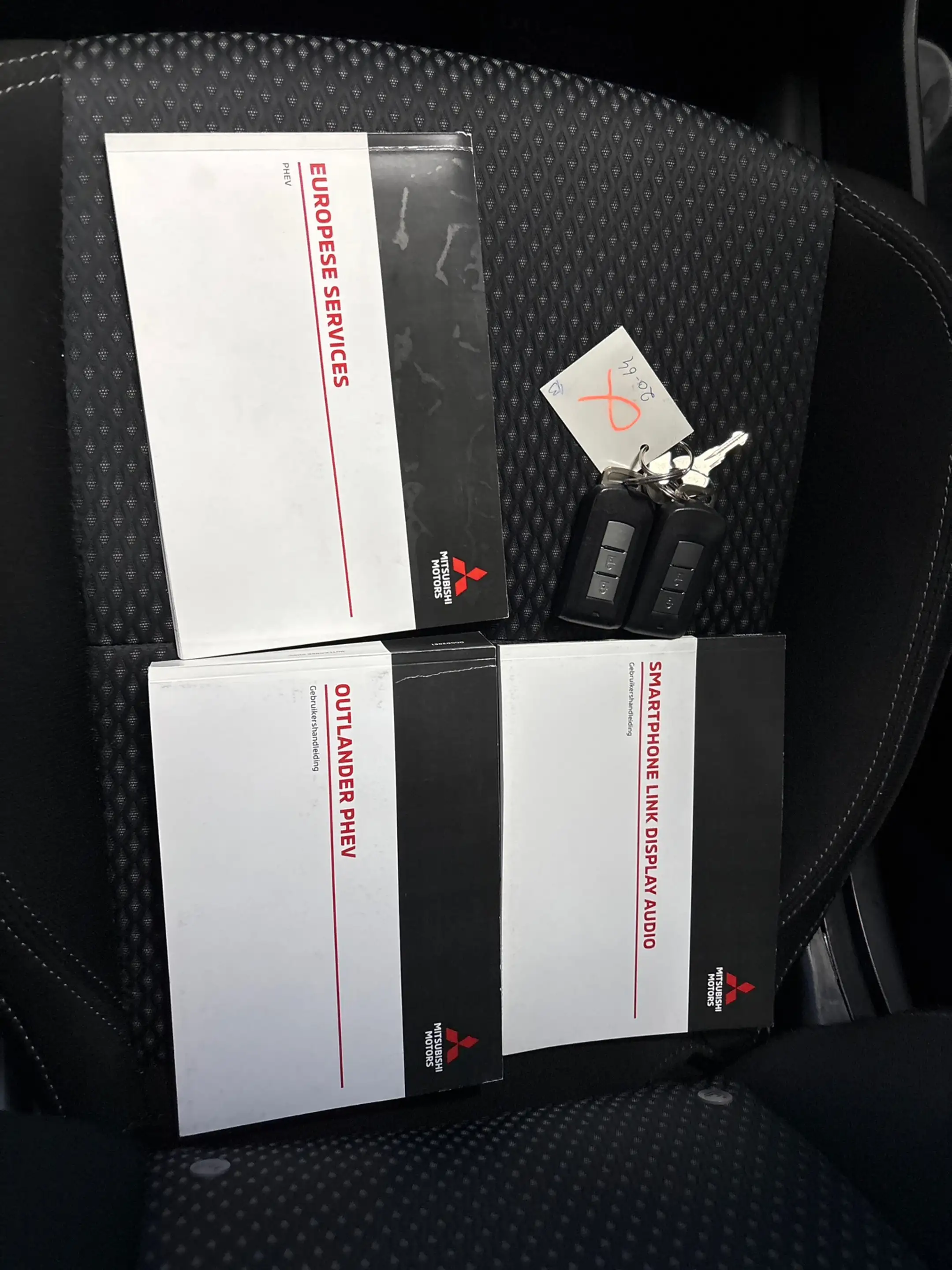 Mitsubishi Outlander 2.4 PHEV Pure Clima | Cruise | Camera | Trekhaak | — photo 21