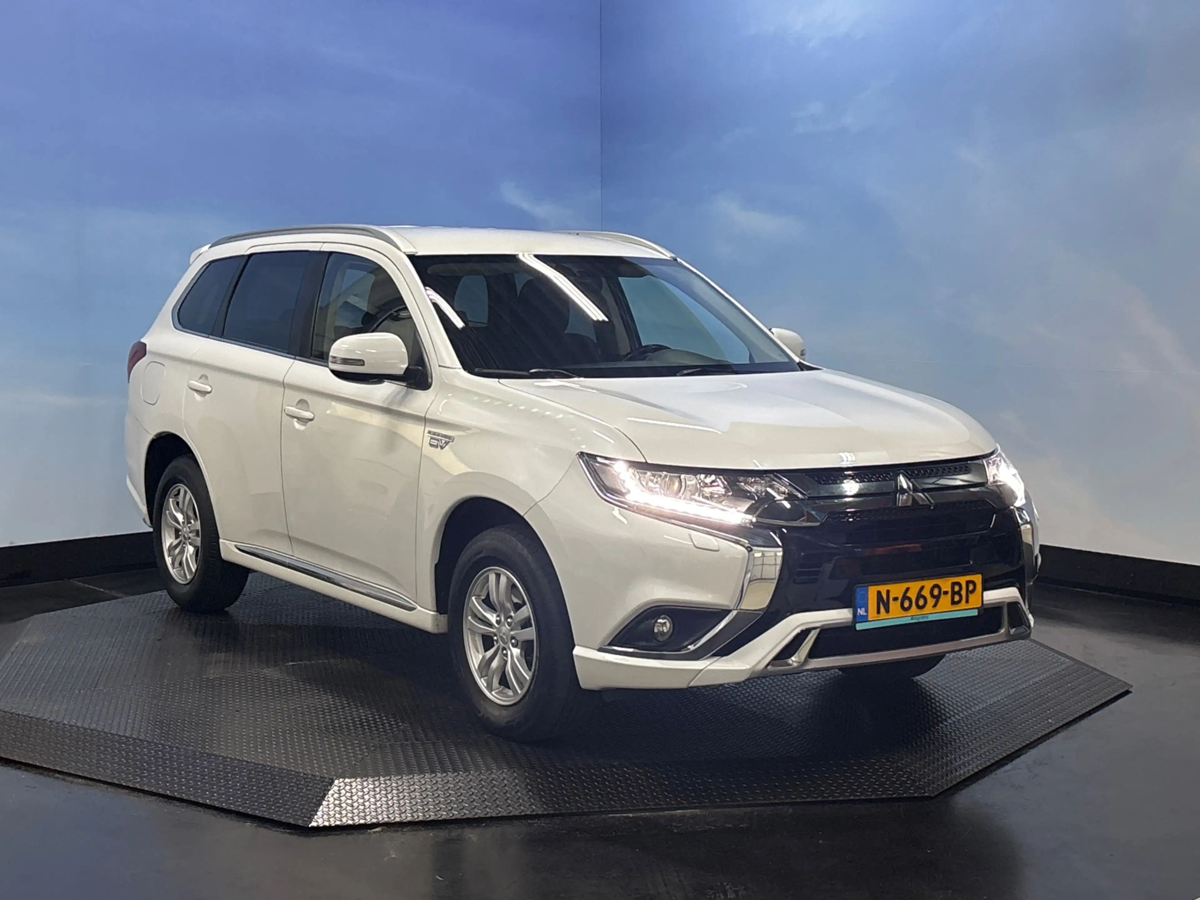 Mitsubishi Outlander 2.4 PHEV Pure Clima | Cruise | Camera | Trekhaak | — photo 7