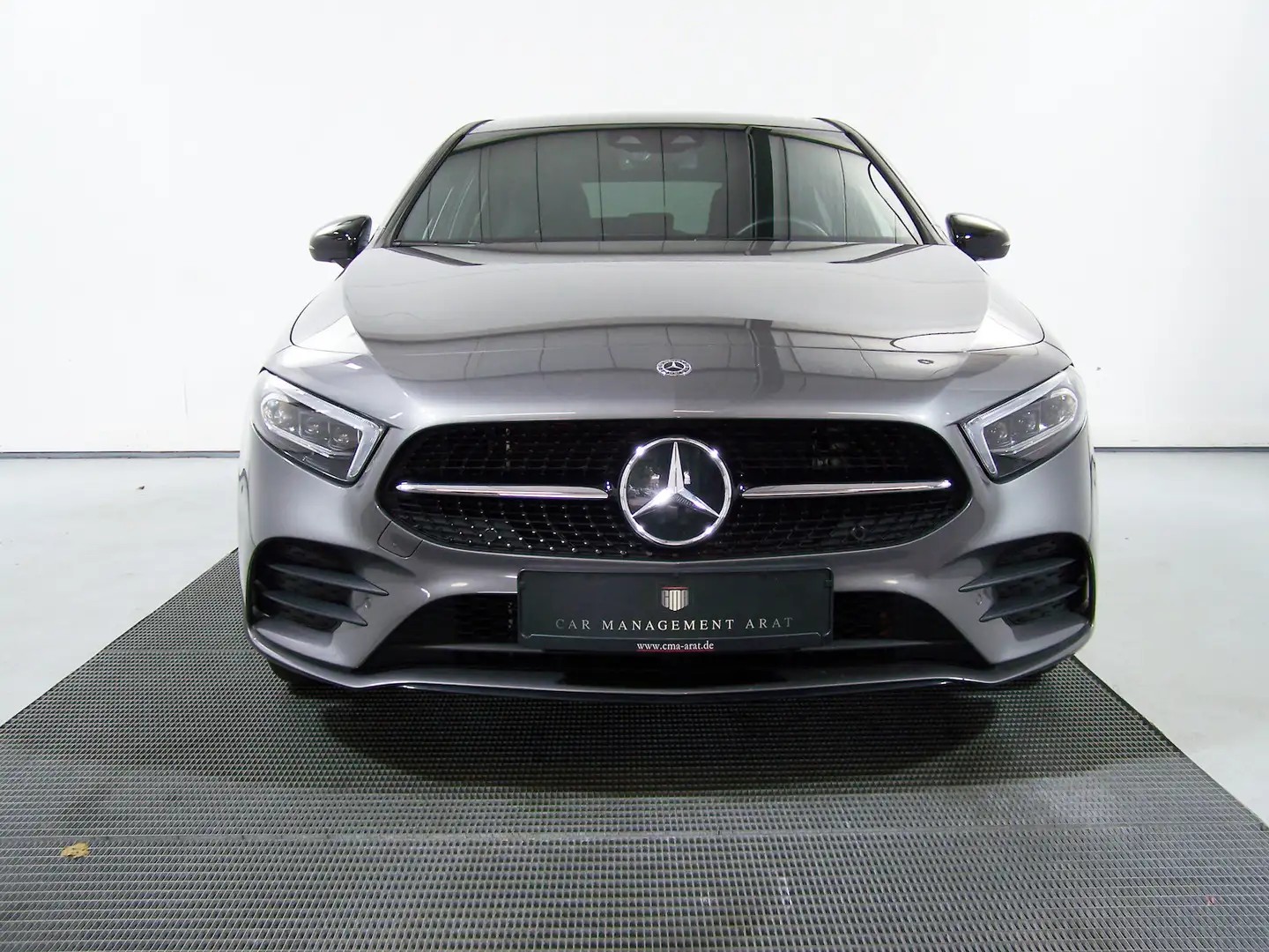 Mercedes-Benz A 250 e PHEV Edition AMG Line PANOR+AMB+KAM+MBUX Grau - 2
