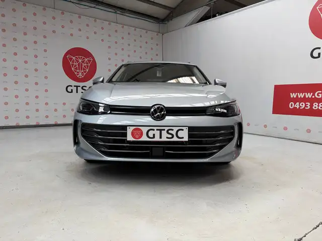 Volkswagen Passat view 3
