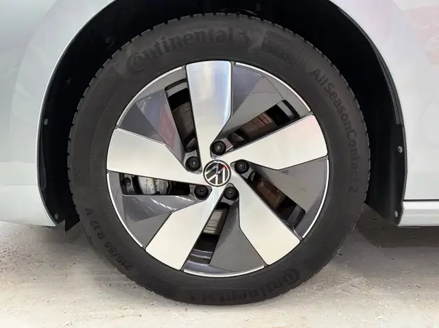 Volkswagen Passat view 15