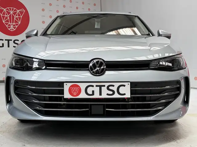 Volkswagen Passat view 4