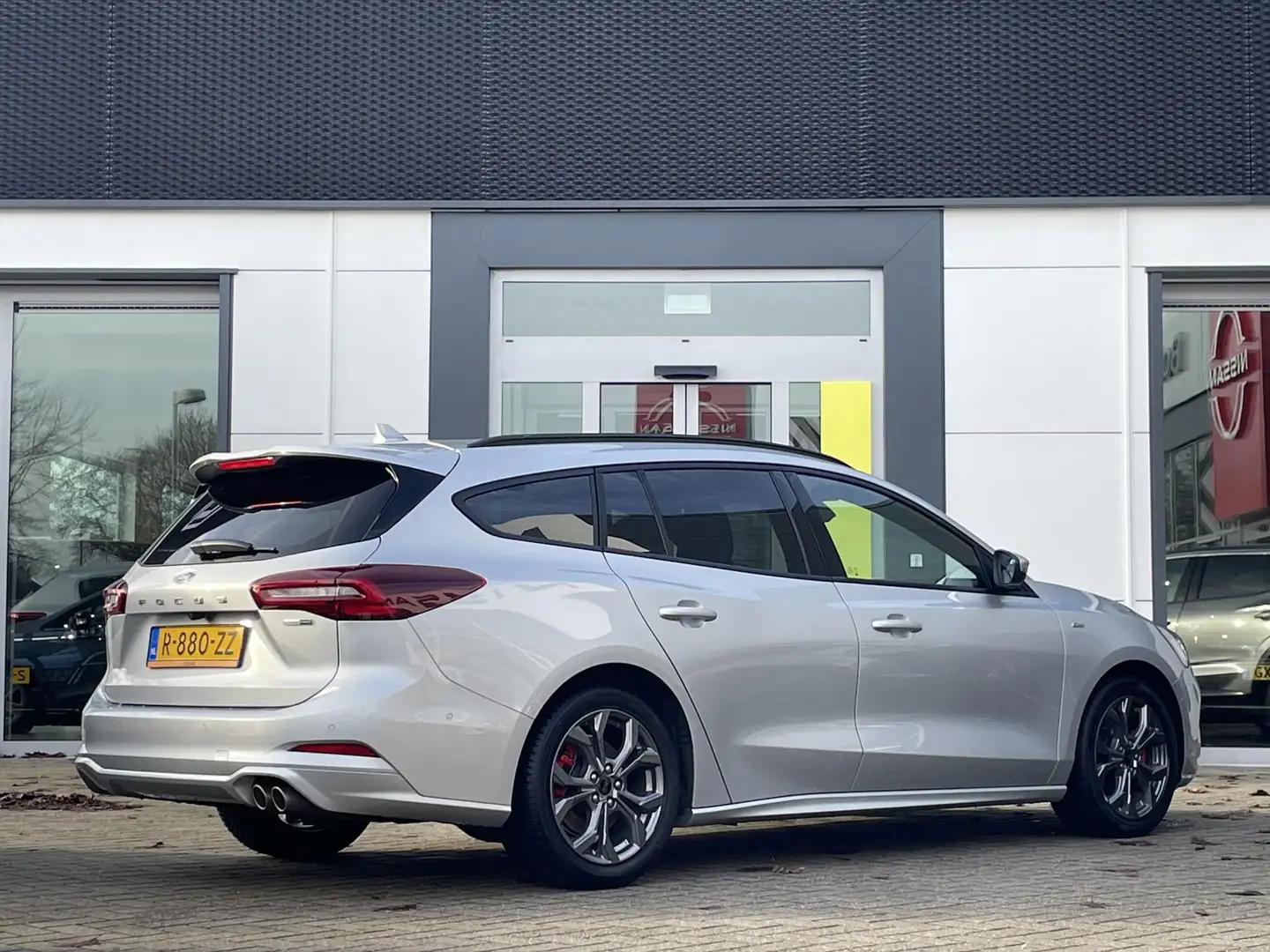 Ford Focus Wagon 1.0 EcoBoost Hybrid 125 ST Line | Achteruitr Zilver - 2