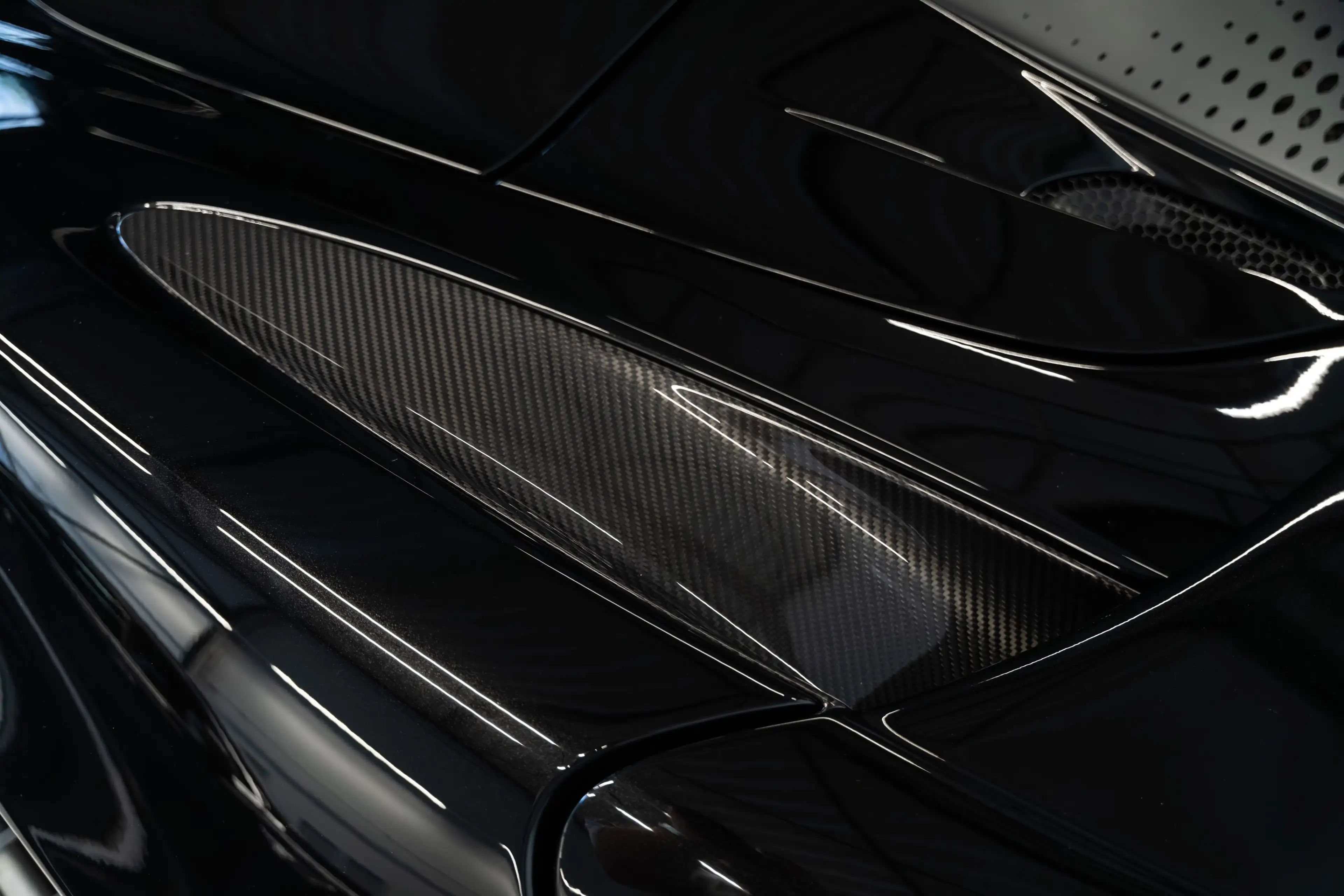 McLaren 750S Spider CF Exterior I Onyx I B&W — photo 15