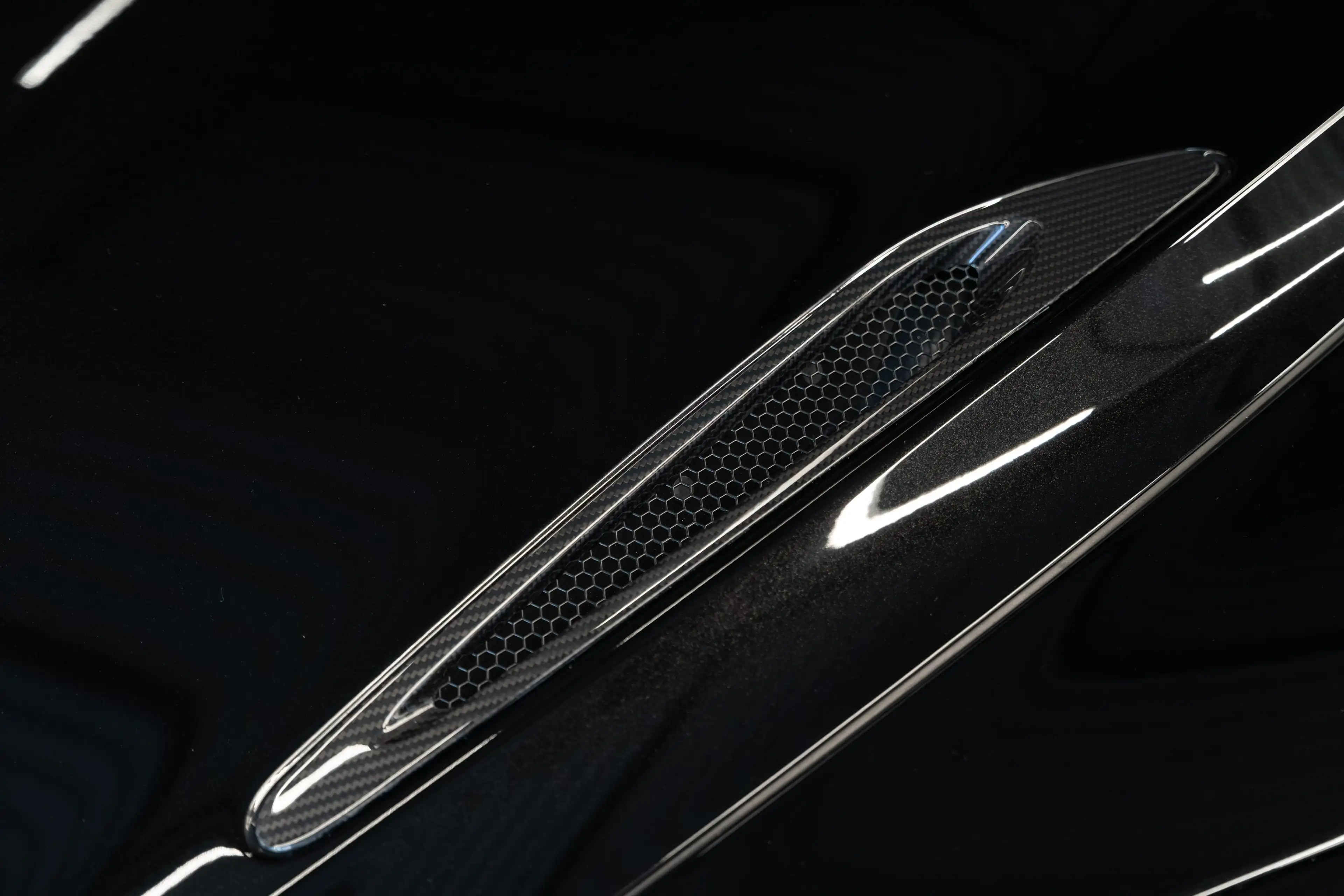McLaren 750S Spider CF Exterior I Onyx I B&W — photo 14