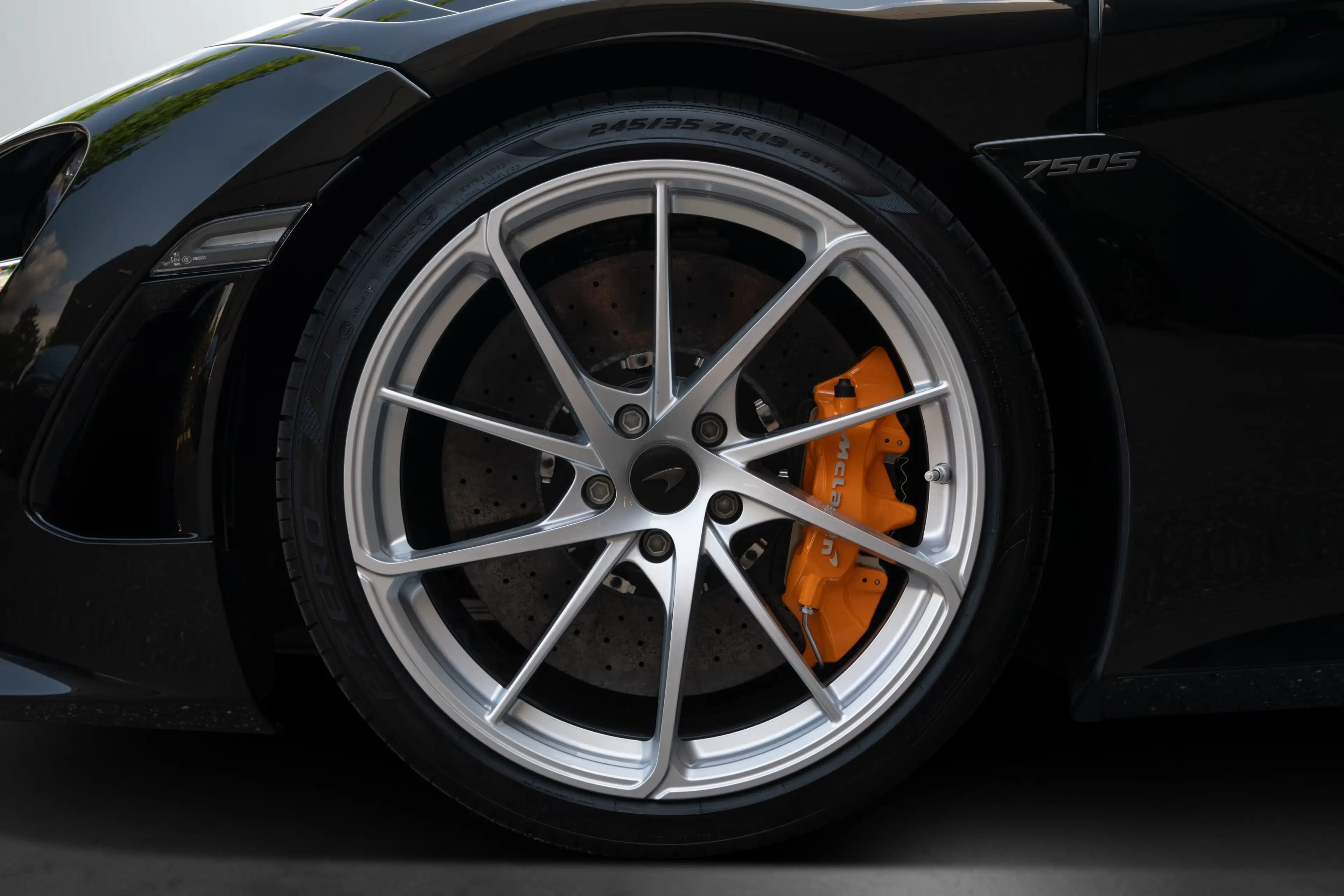 McLaren 750S Spider CF Exterior I Onyx I B&W — photo 9