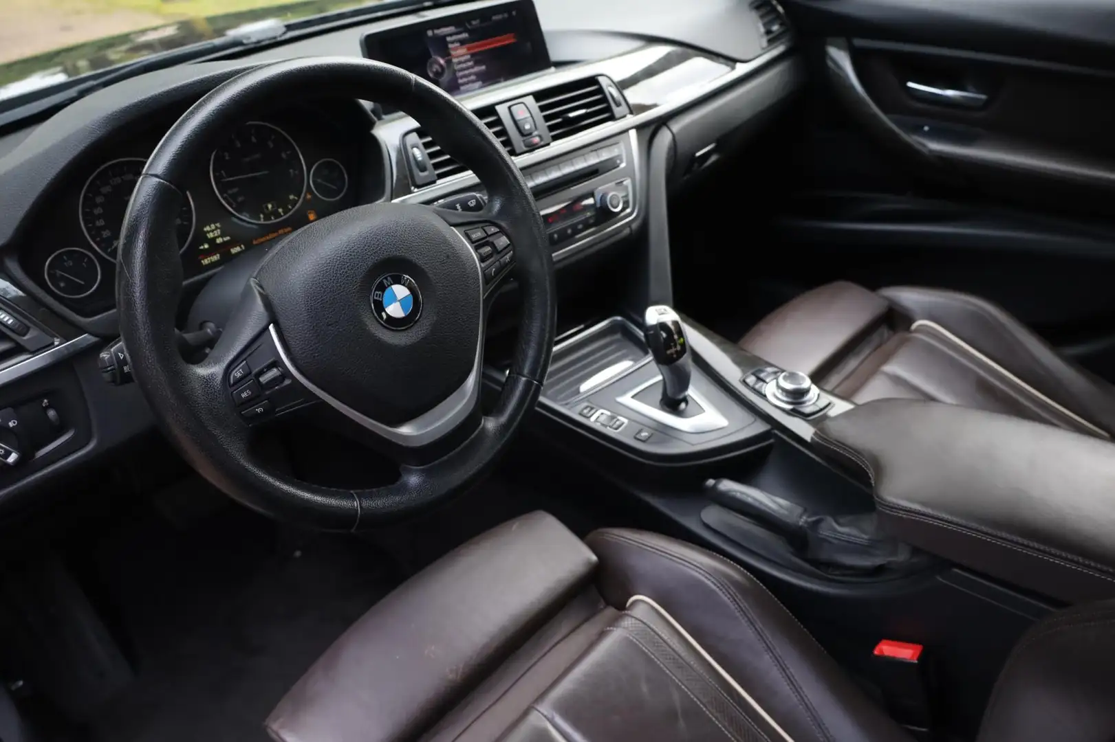 BMW 320 3-serie 320i High Executive Aut. | Sportpakket | N crna - 2