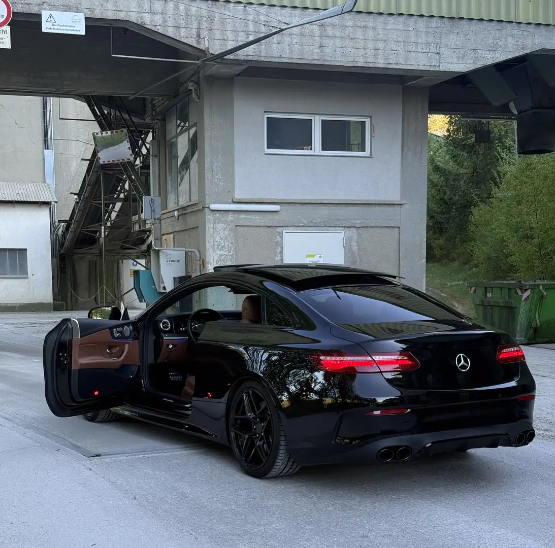 Mercedes-Benz E 400 4MATIC Aut. Schwarz - 1