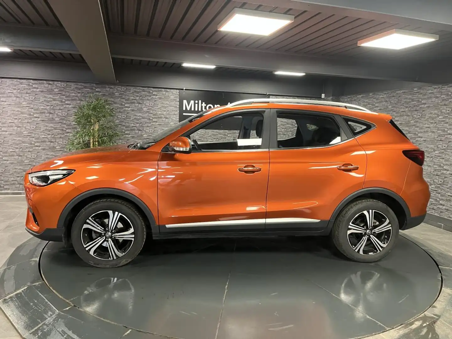 MG ZS 1.5L VTi  Tech - 106  Comfort Orange - 2