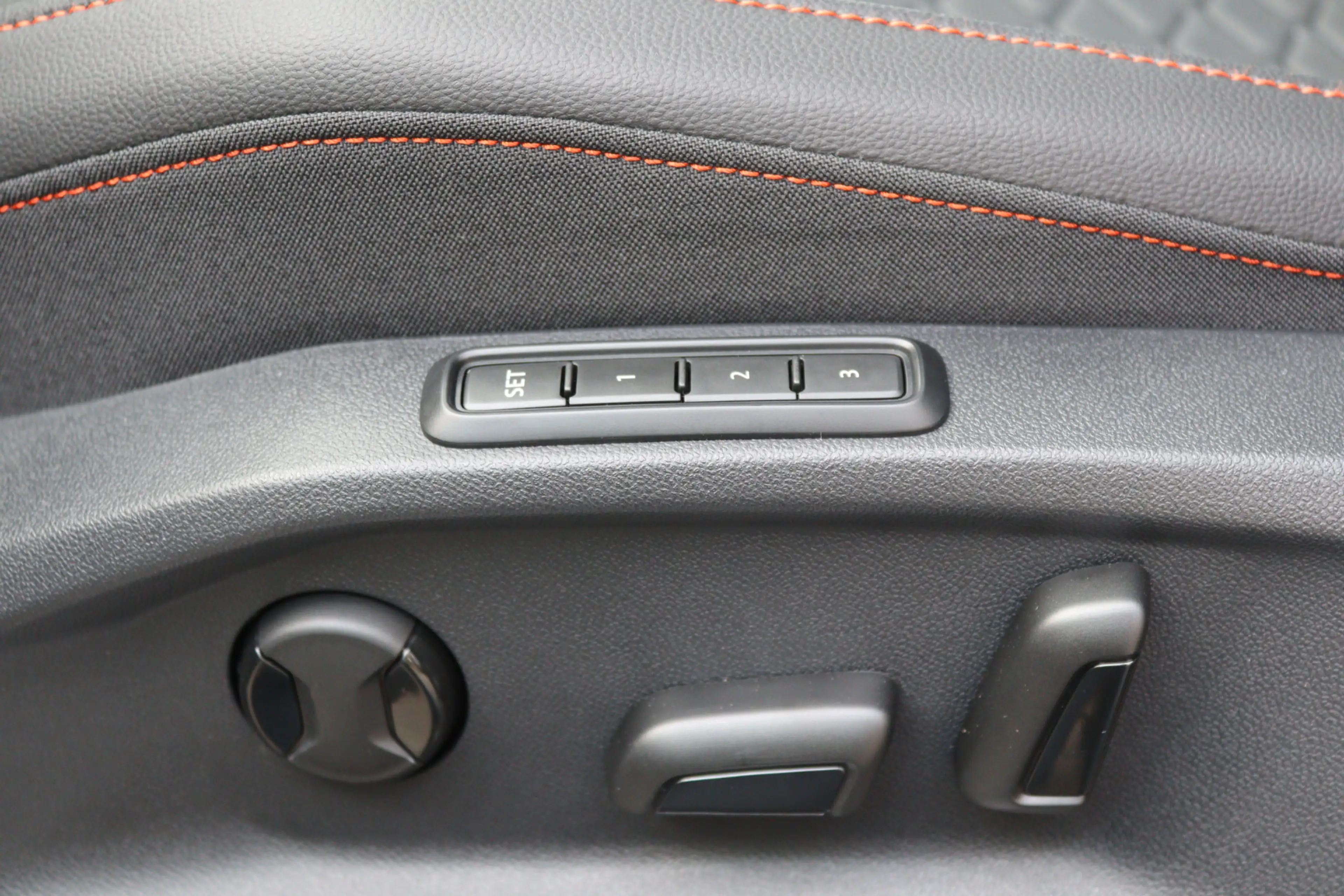 SEAT Tarraco 1.4 TSI 180kW e-Hybrid FR LED/ACC/Camera/Keyless/E — photo 25