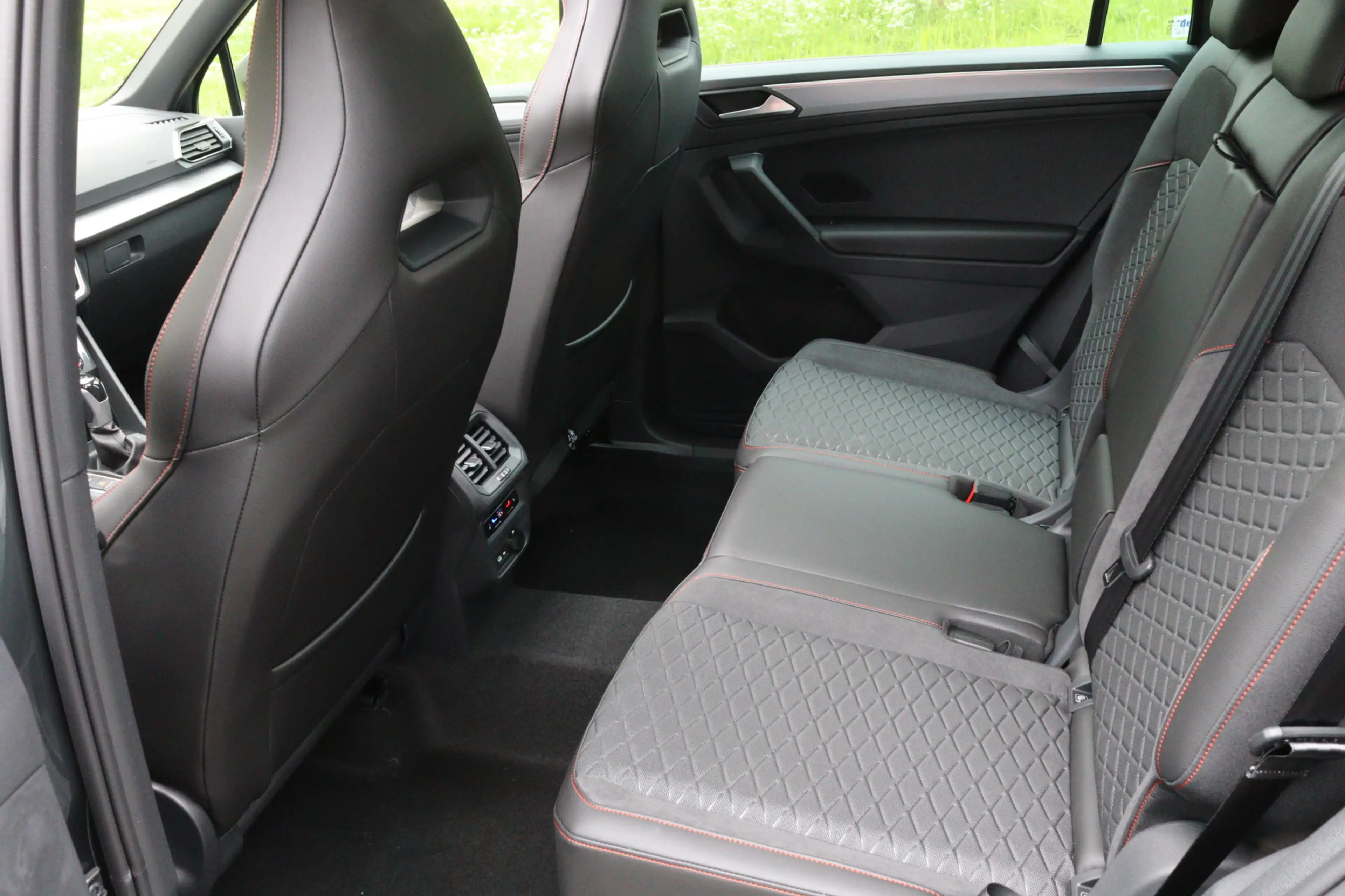 SEAT Tarraco 1.4 TSI 180kW e-Hybrid FR LED/ACC/Camera/Keyless/E — photo 31