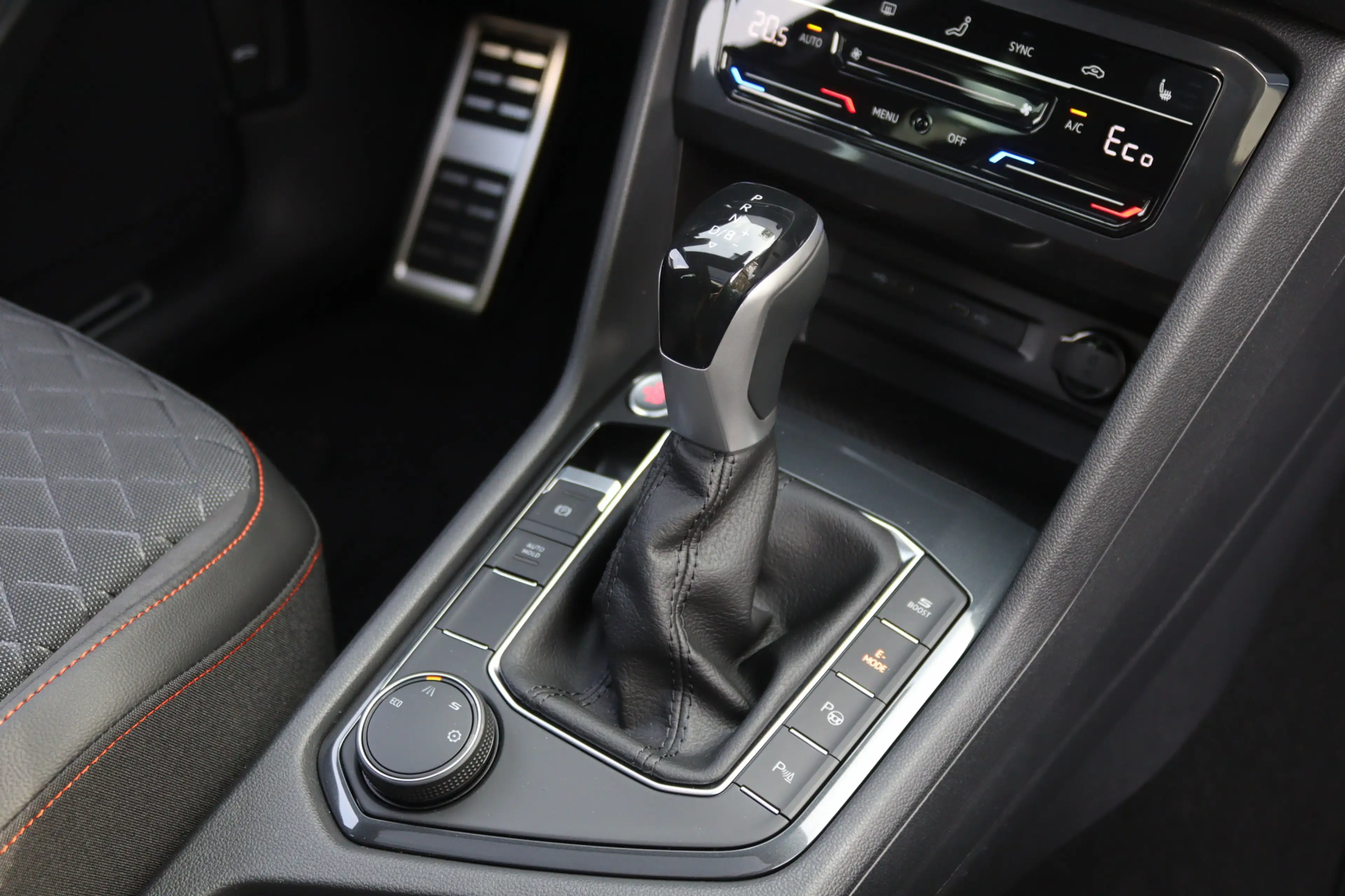 SEAT Tarraco 1.4 TSI 180kW e-Hybrid FR LED/ACC/Camera/Keyless/E — photo 21