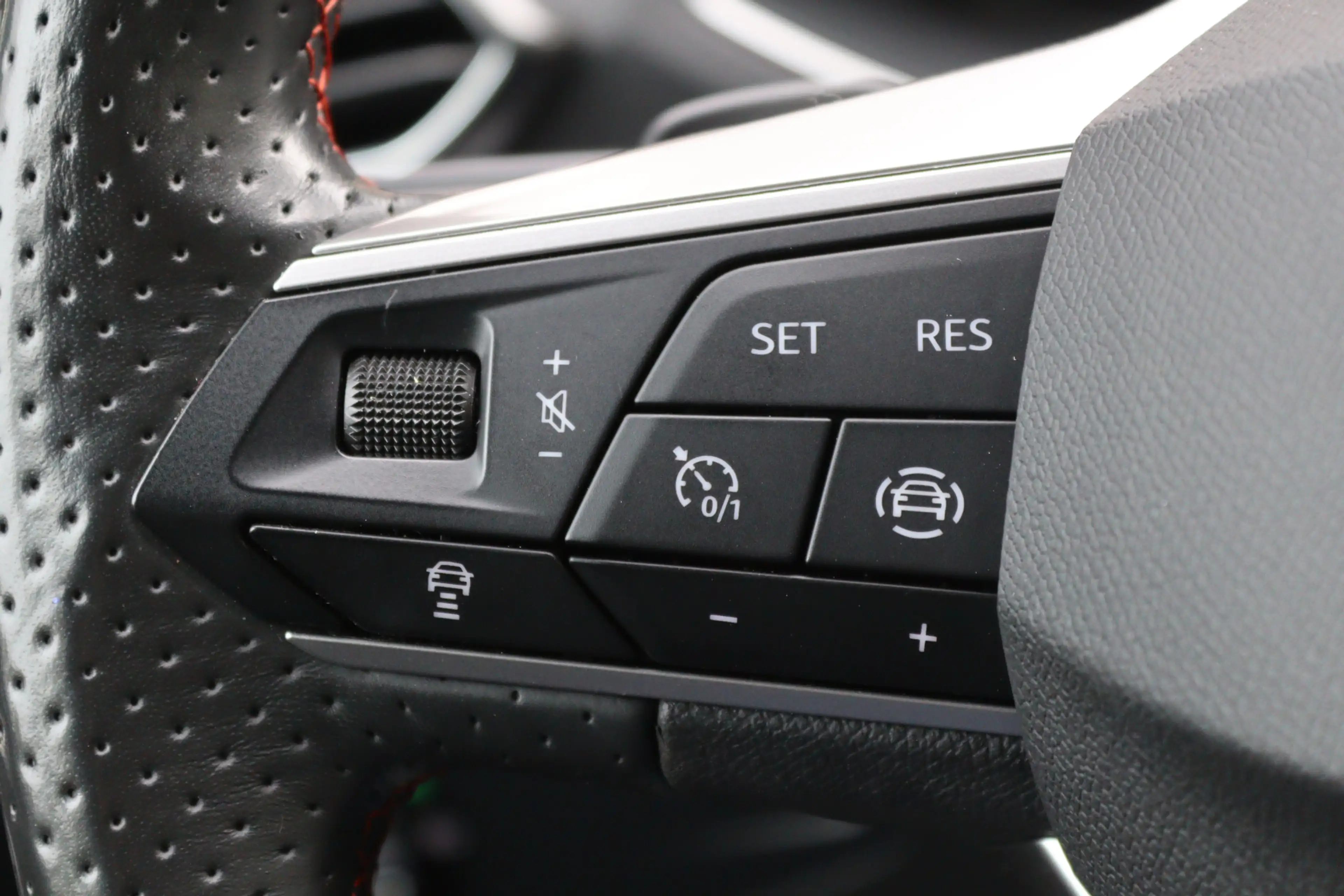 SEAT Tarraco 1.4 TSI 180kW e-Hybrid FR LED/ACC/Camera/Keyless/E — photo 26