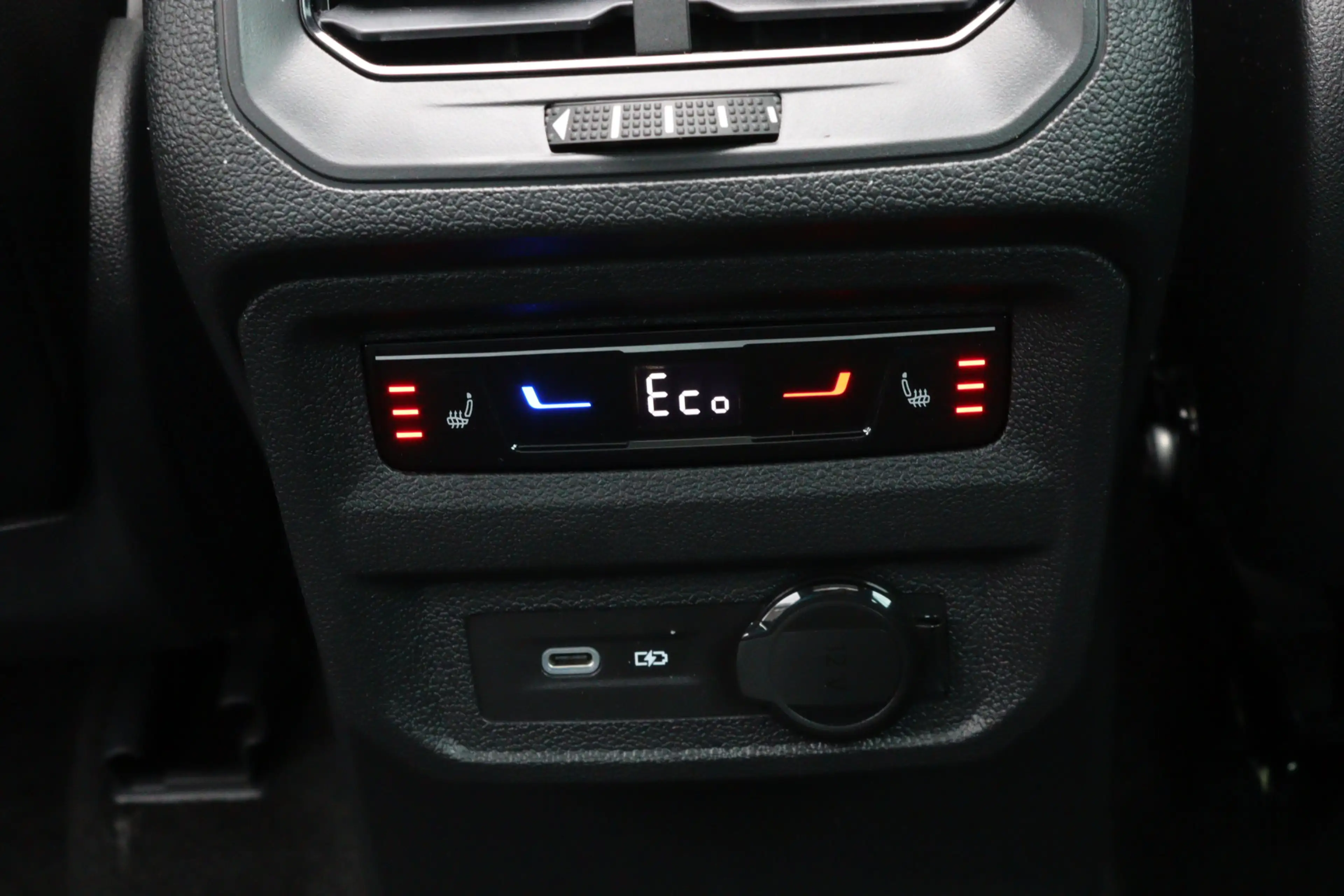 SEAT Tarraco 1.4 TSI 180kW e-Hybrid FR LED/ACC/Camera/Keyless/E — photo 32